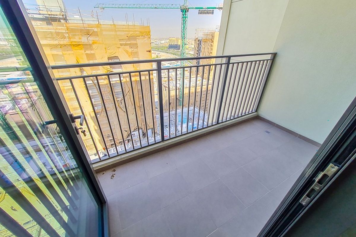Spacious 2 Beds| Unfurnished| Vacant from August 6