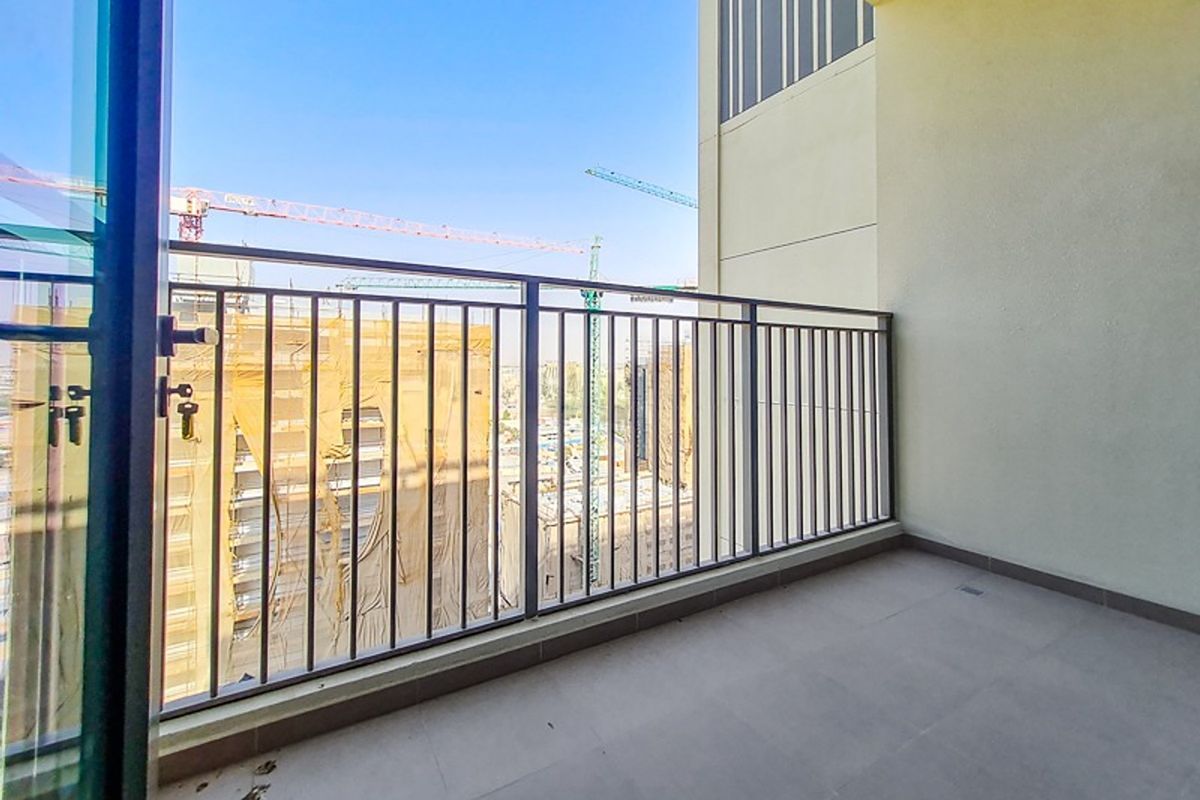 Spacious 2 Beds| Unfurnished| Vacant from August 6