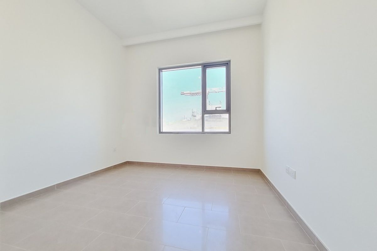 Spacious 2 Beds| Unfurnished| Vacant from August 6
