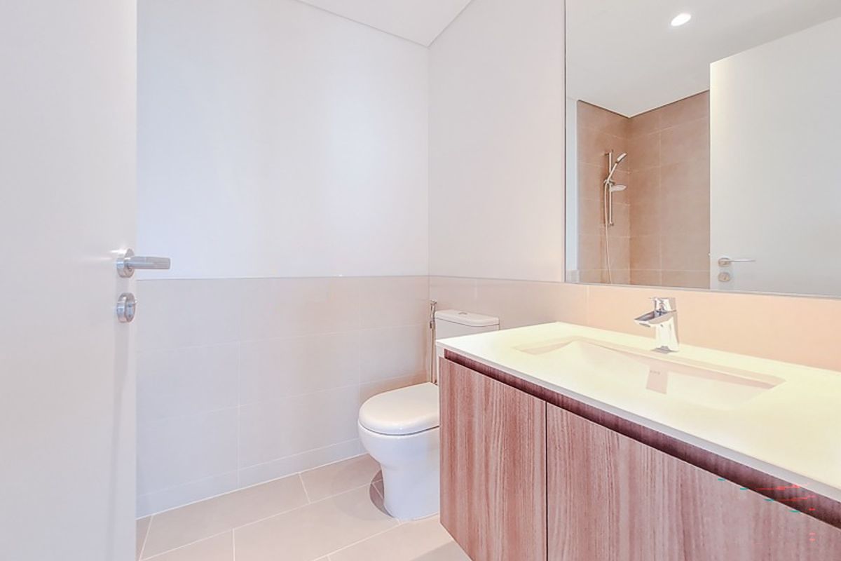 Spacious 2 Beds| Unfurnished| Vacant from August 6