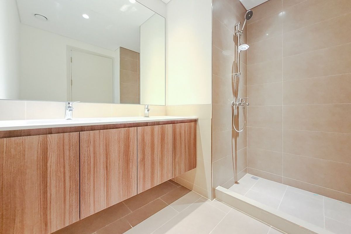 Spacious 2 Beds| Unfurnished| Vacant from August 6
