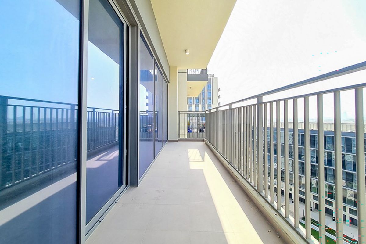 Spacious 2 Beds| Unfurnished| Vacant from August 6