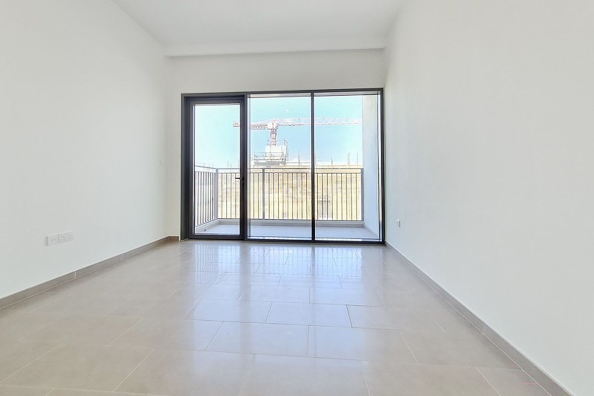 Spacious 2 Beds| Unfurnished| Vacant from August 6