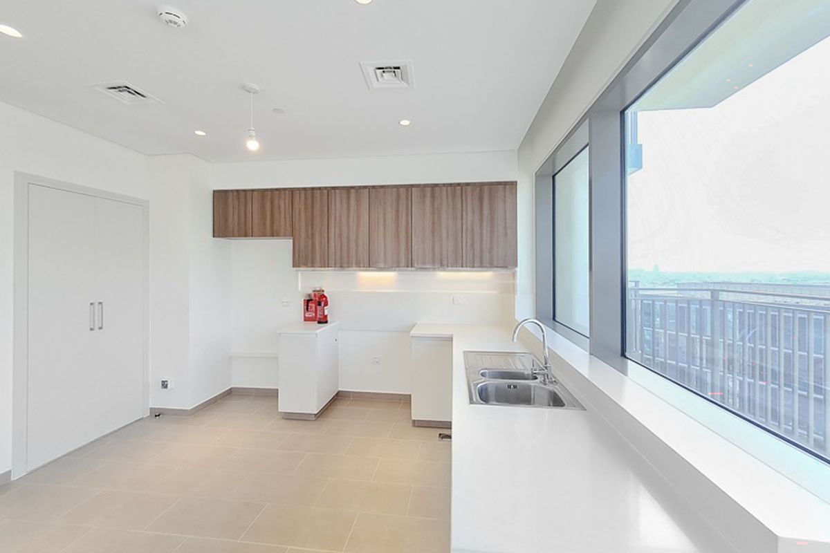 Spacious 2 Beds| Unfurnished| Vacant from August 6