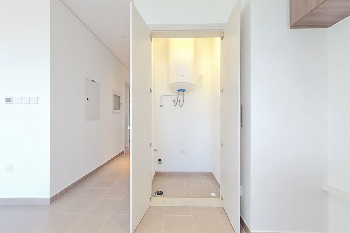 Spacious 2 Beds| Unfurnished| Vacant from August 6