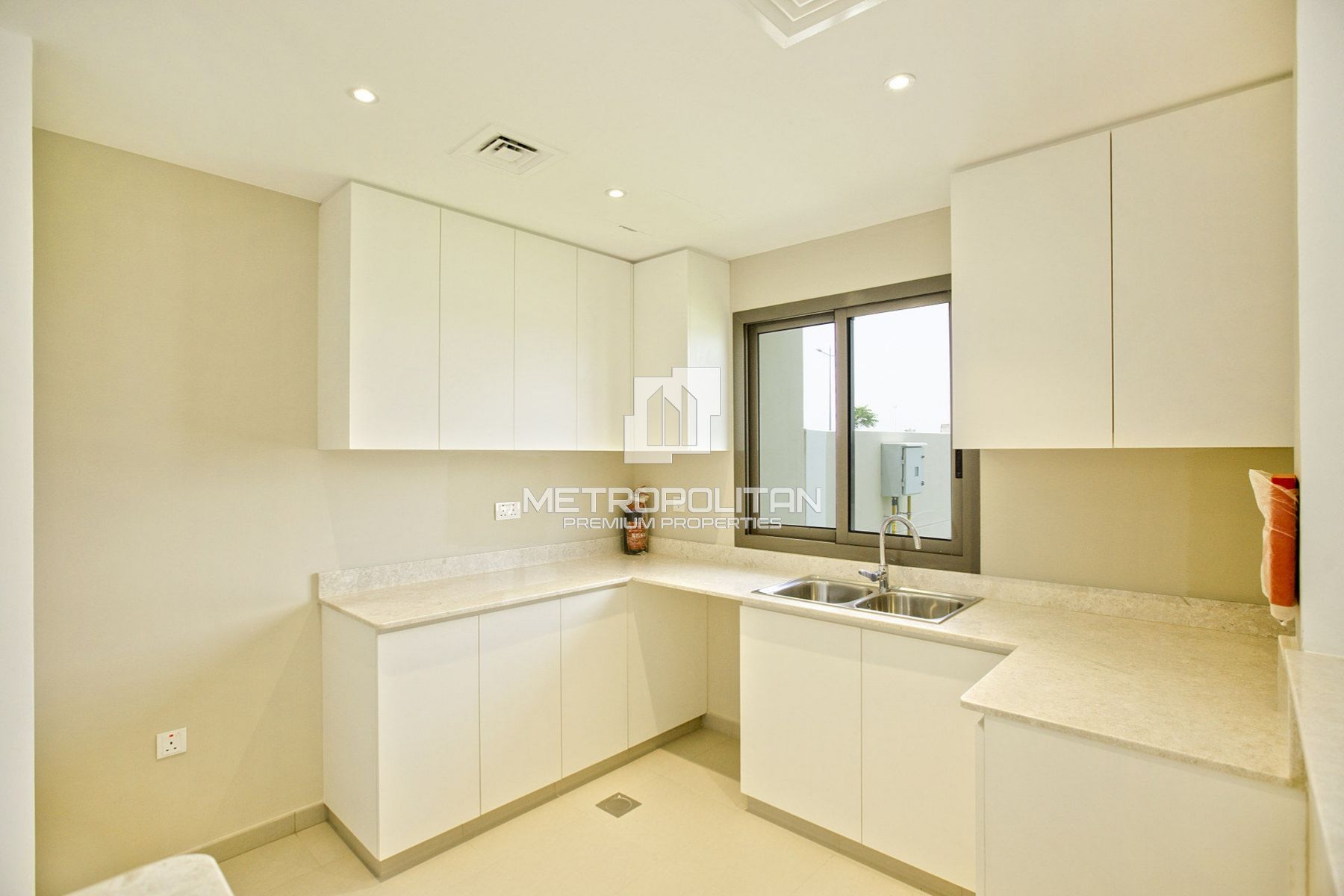 3BR Townhouse for Rent in Town Square – MPR-9947