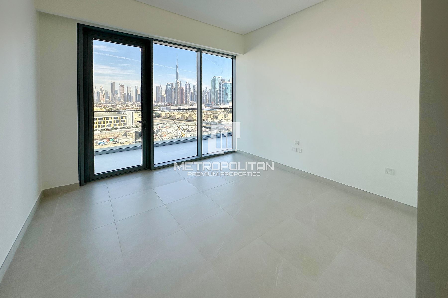 Full Canal and Skyline Views | Vacant from August