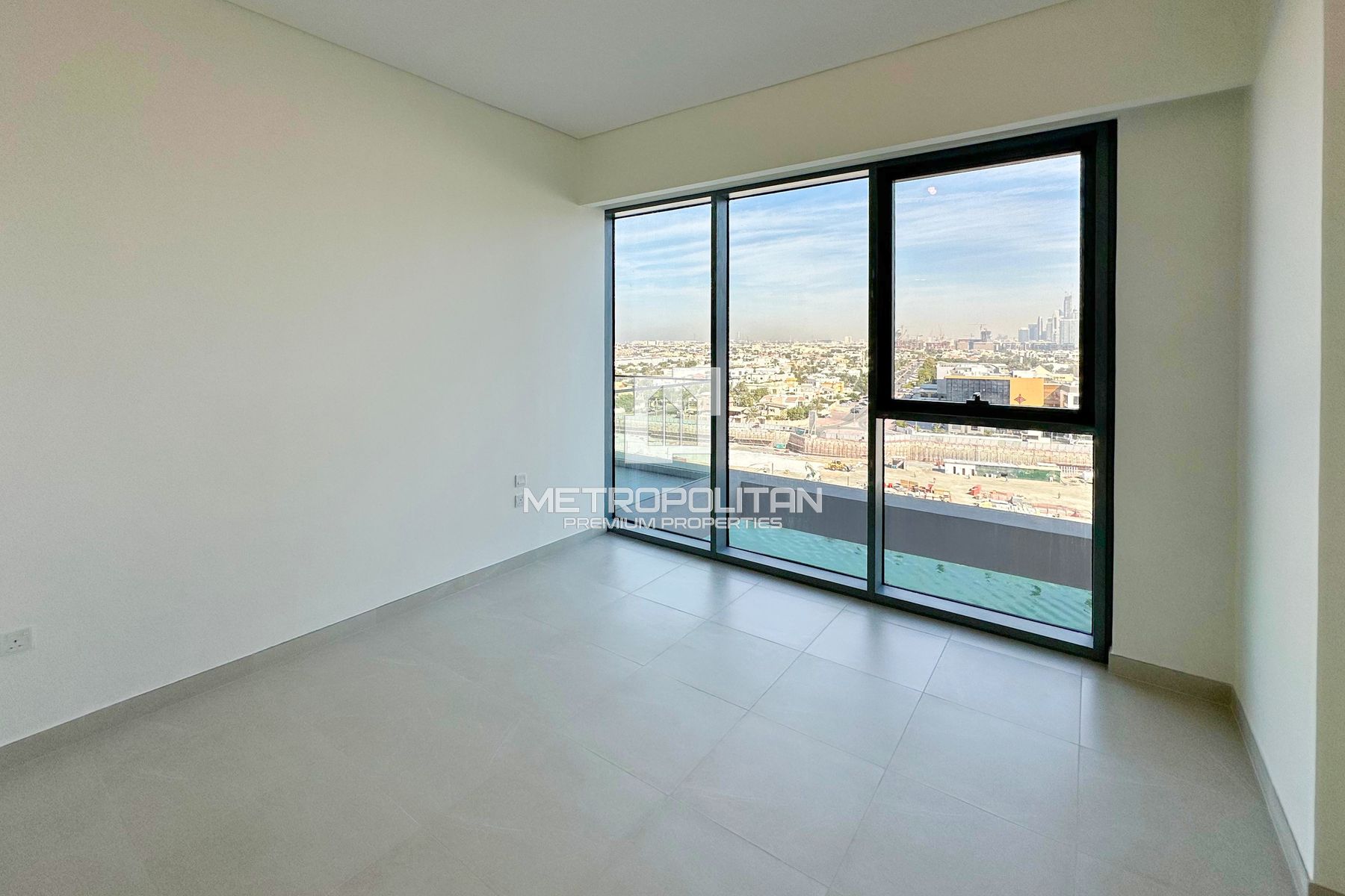 Full Canal and Skyline Views | Vacant from August