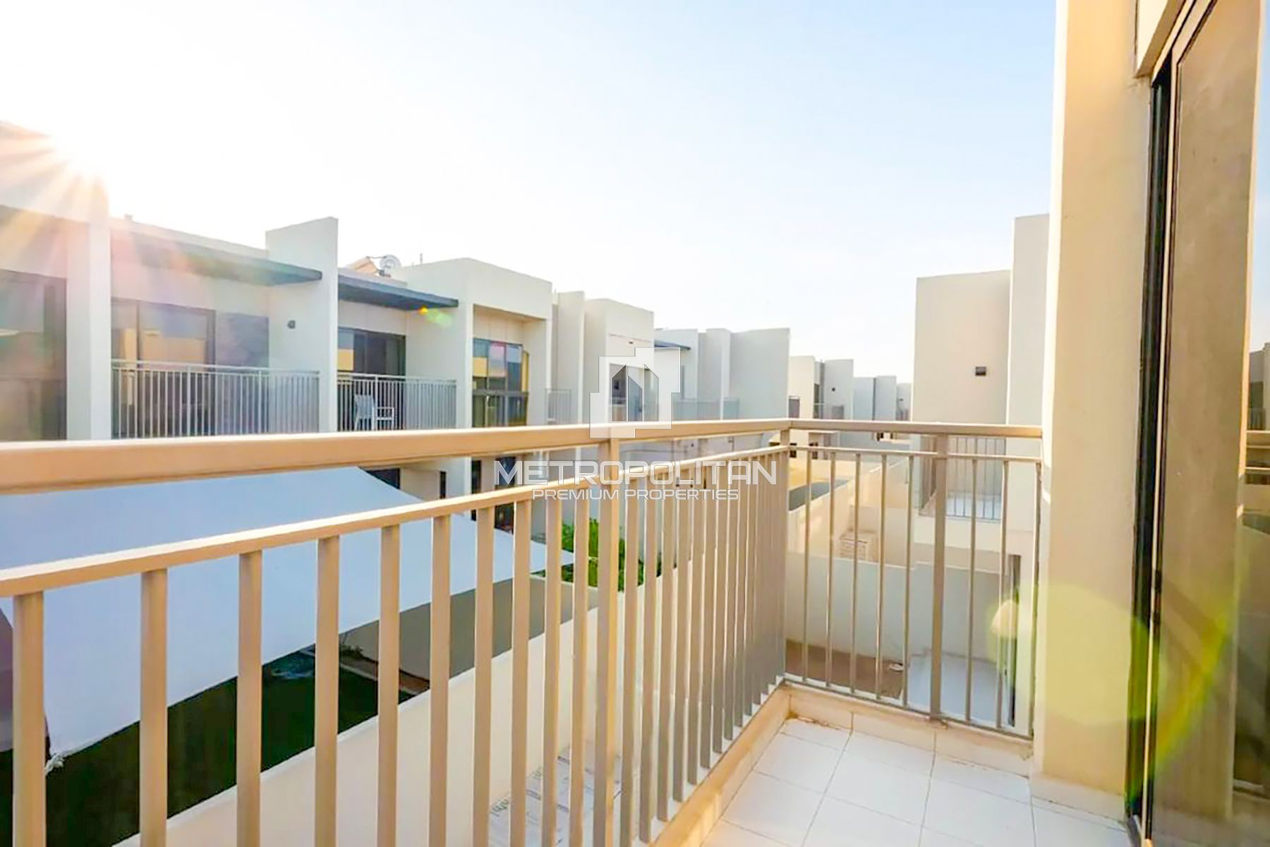 Image - Aurum Villas, Damac Hills 2, Dubai | Project - Maison de ville