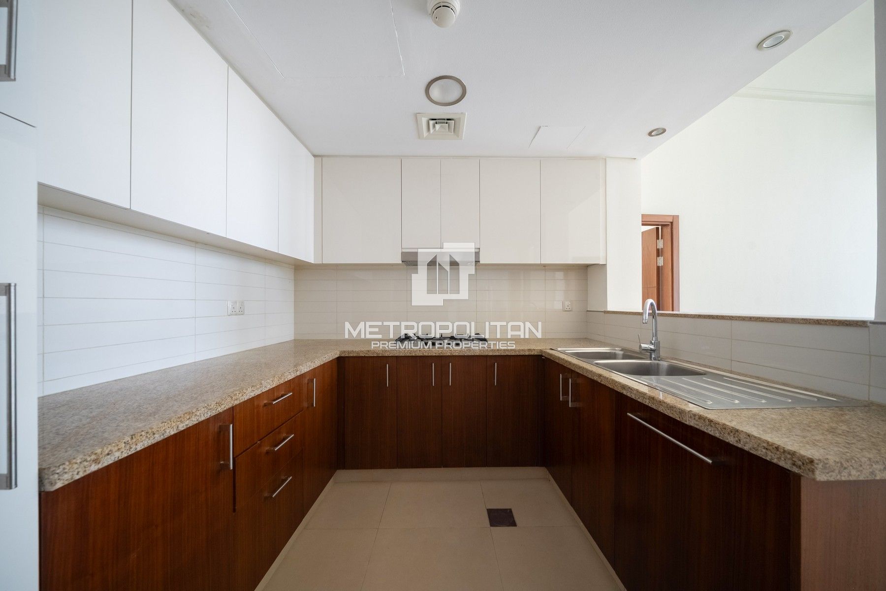 Absoloutely Stunning Views| High Floor | Rare Unit