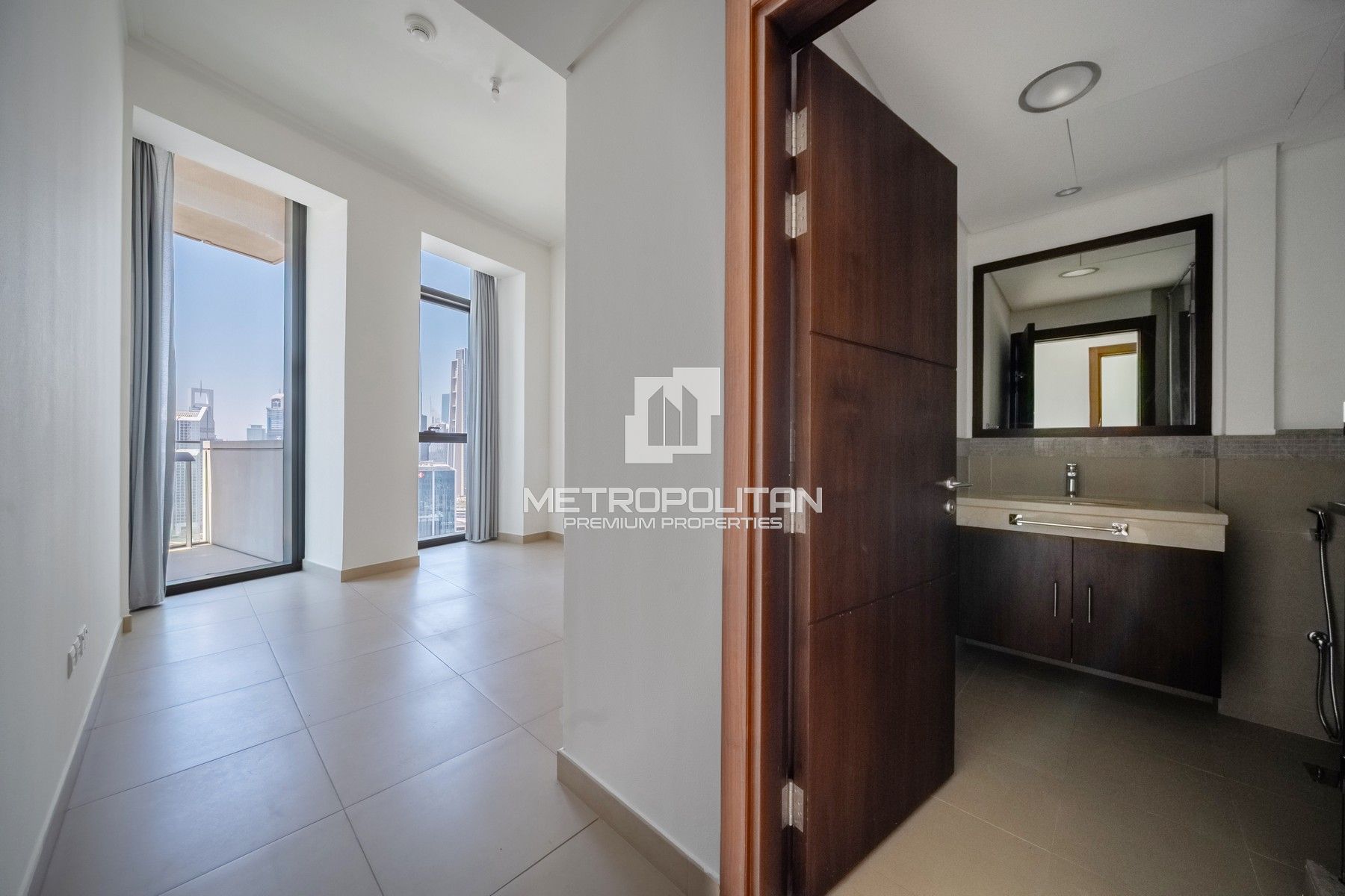 Absoloutely Stunning Views| High Floor | Rare Unit