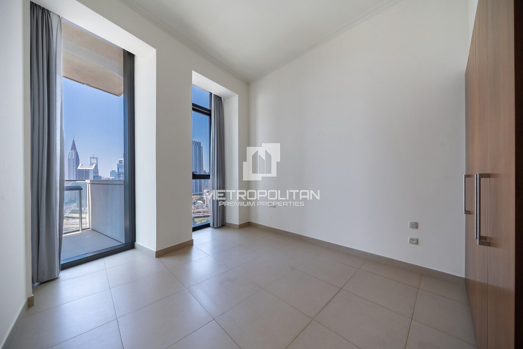 Absoloutely Stunning Views| High Floor | Rare Unit