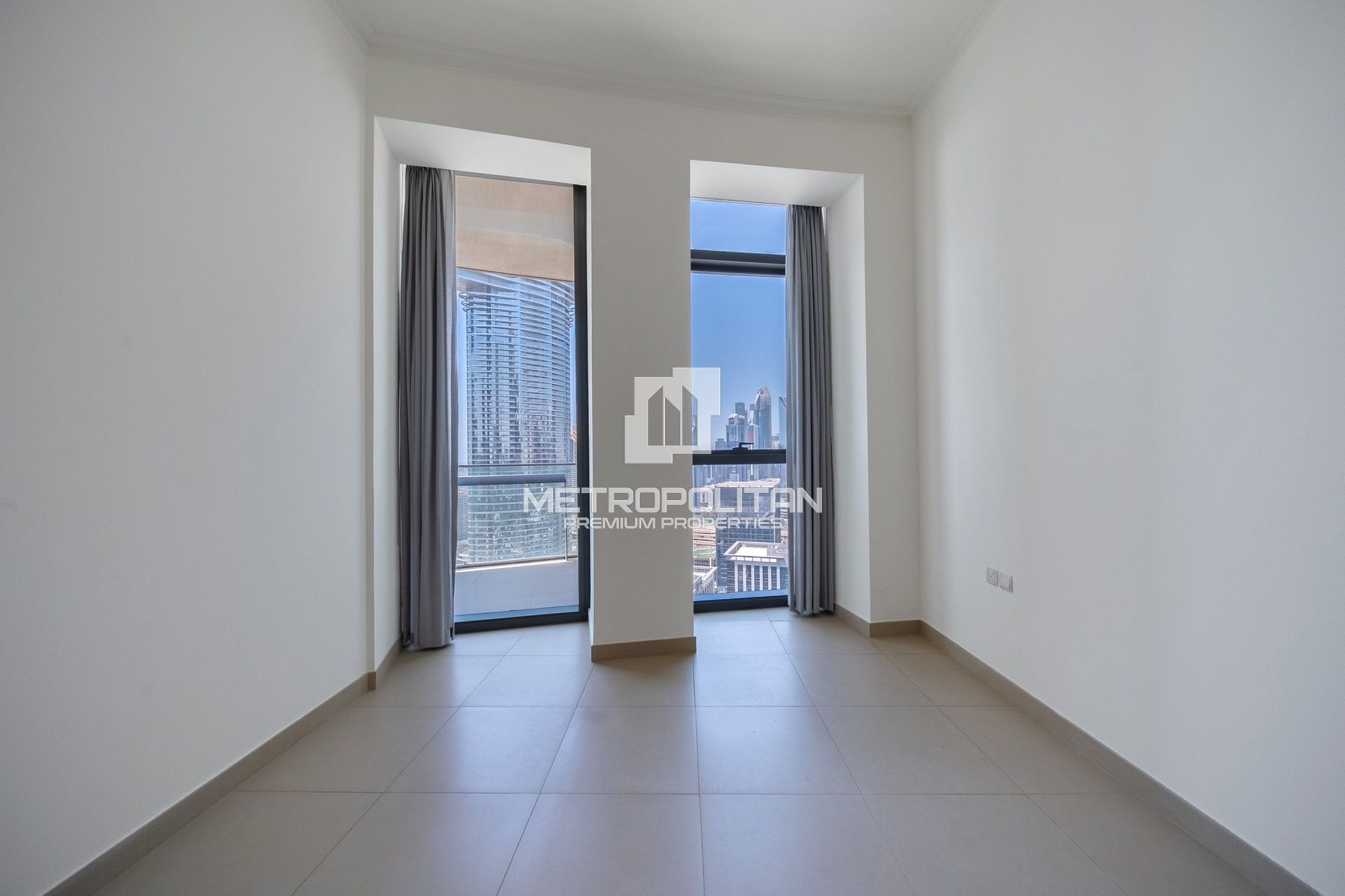 Absoloutely Stunning Views| High Floor | Rare Unit