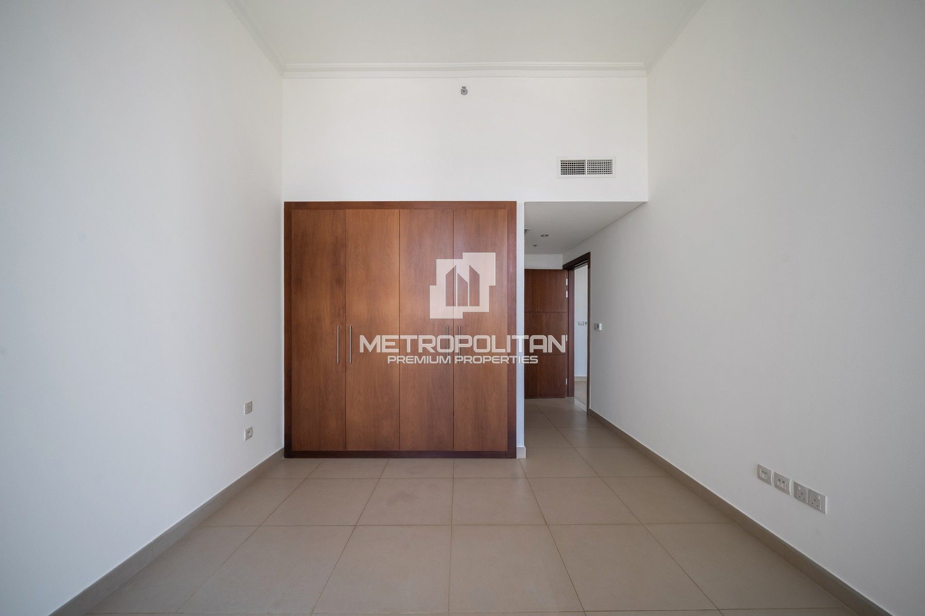 Absoloutely Stunning Views| High Floor | Rare Unit