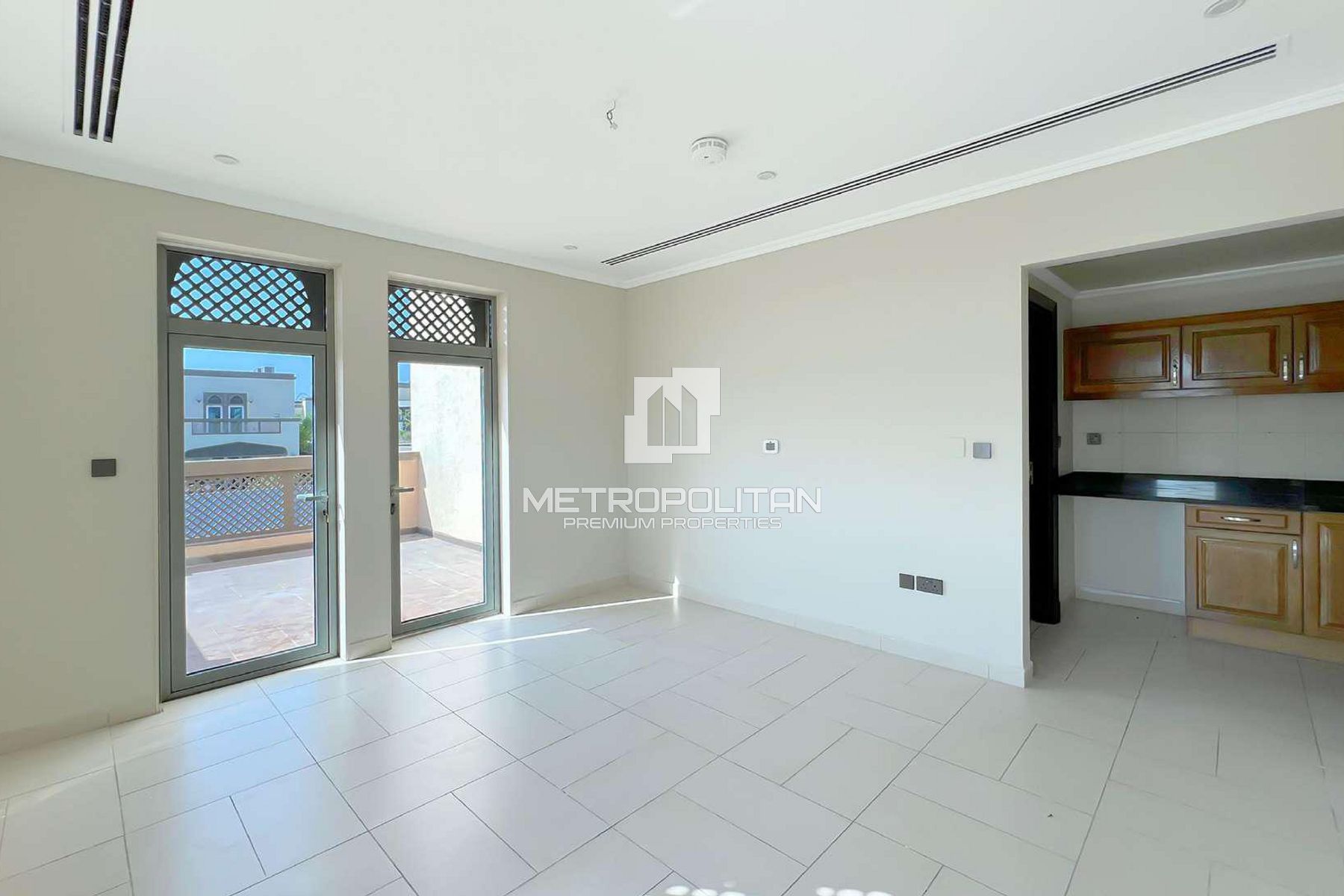 5BR Villa for Sale in Jumeirah Park – MPS-38943 photo-9