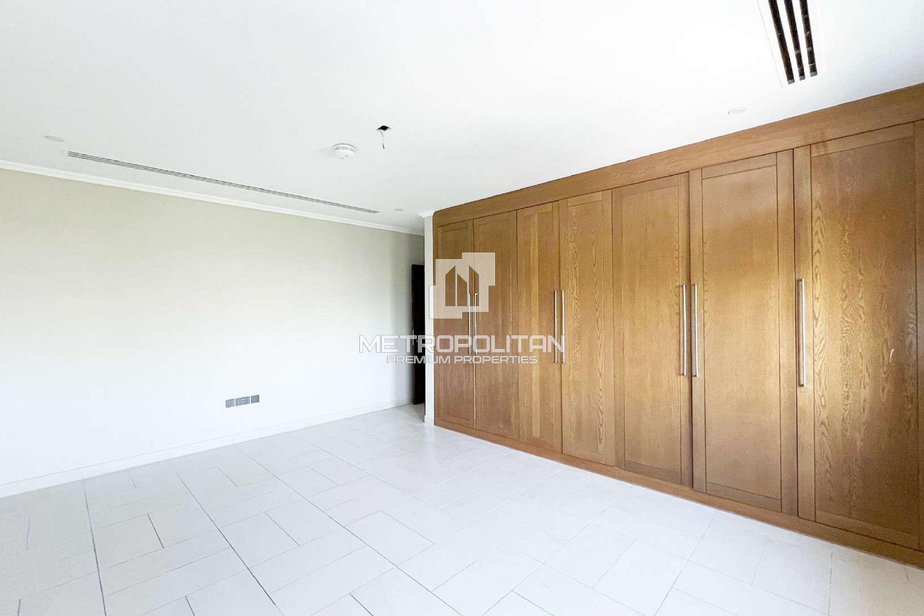 5BR Villa for Sale in Jumeirah Park – MPS-38943 photo-11