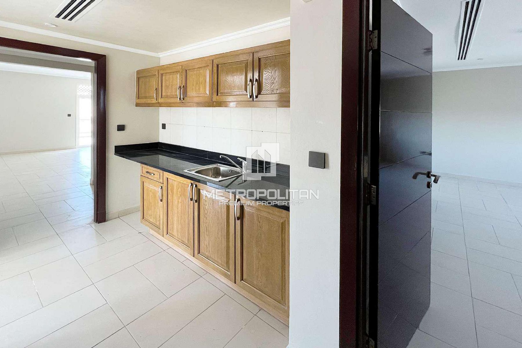 5BR Villa for Sale in Jumeirah Park – MPS-38943 photo-13