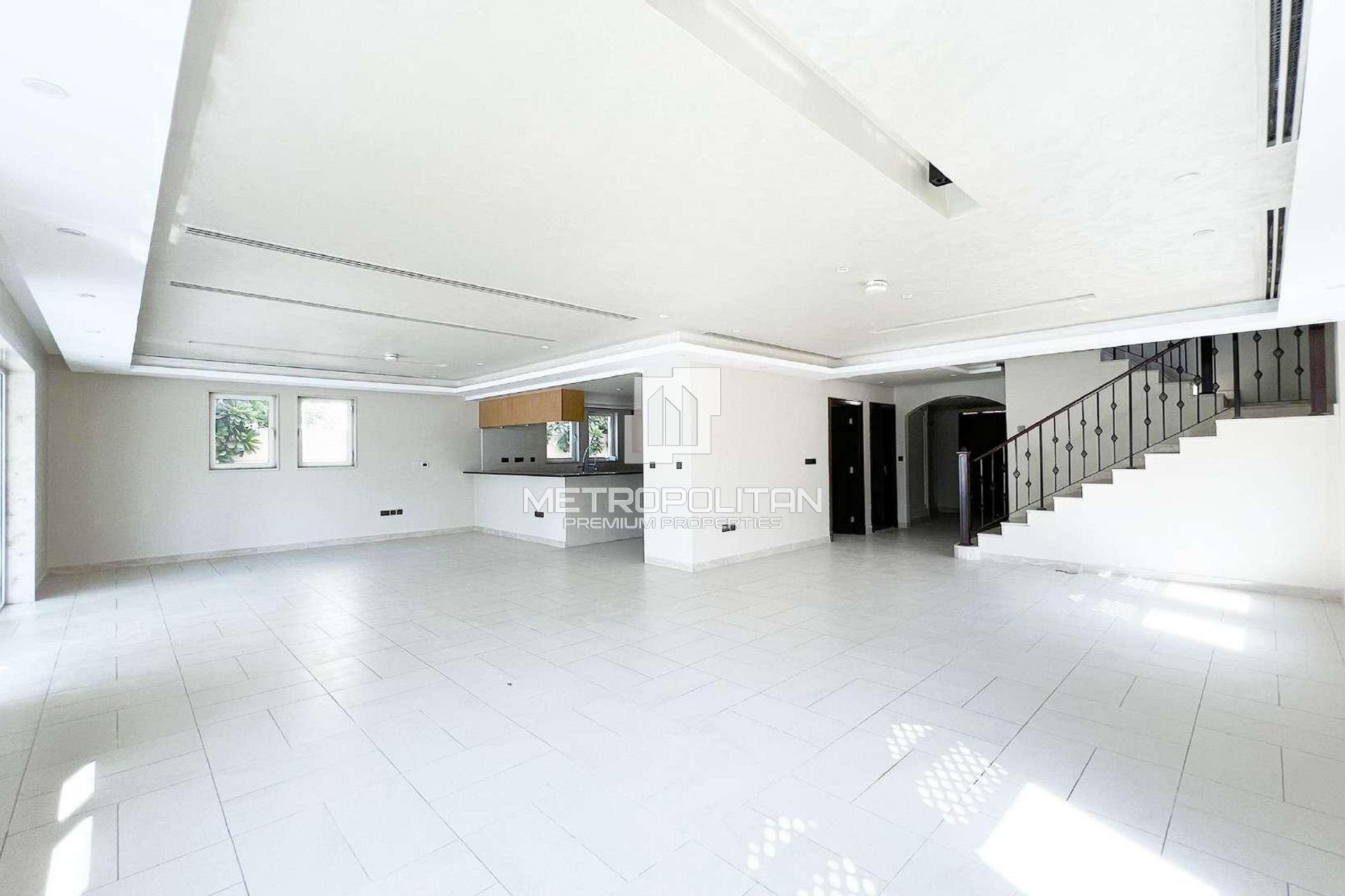 5BR Villa for Sale in Jumeirah Park – MPS-38943 photo-1