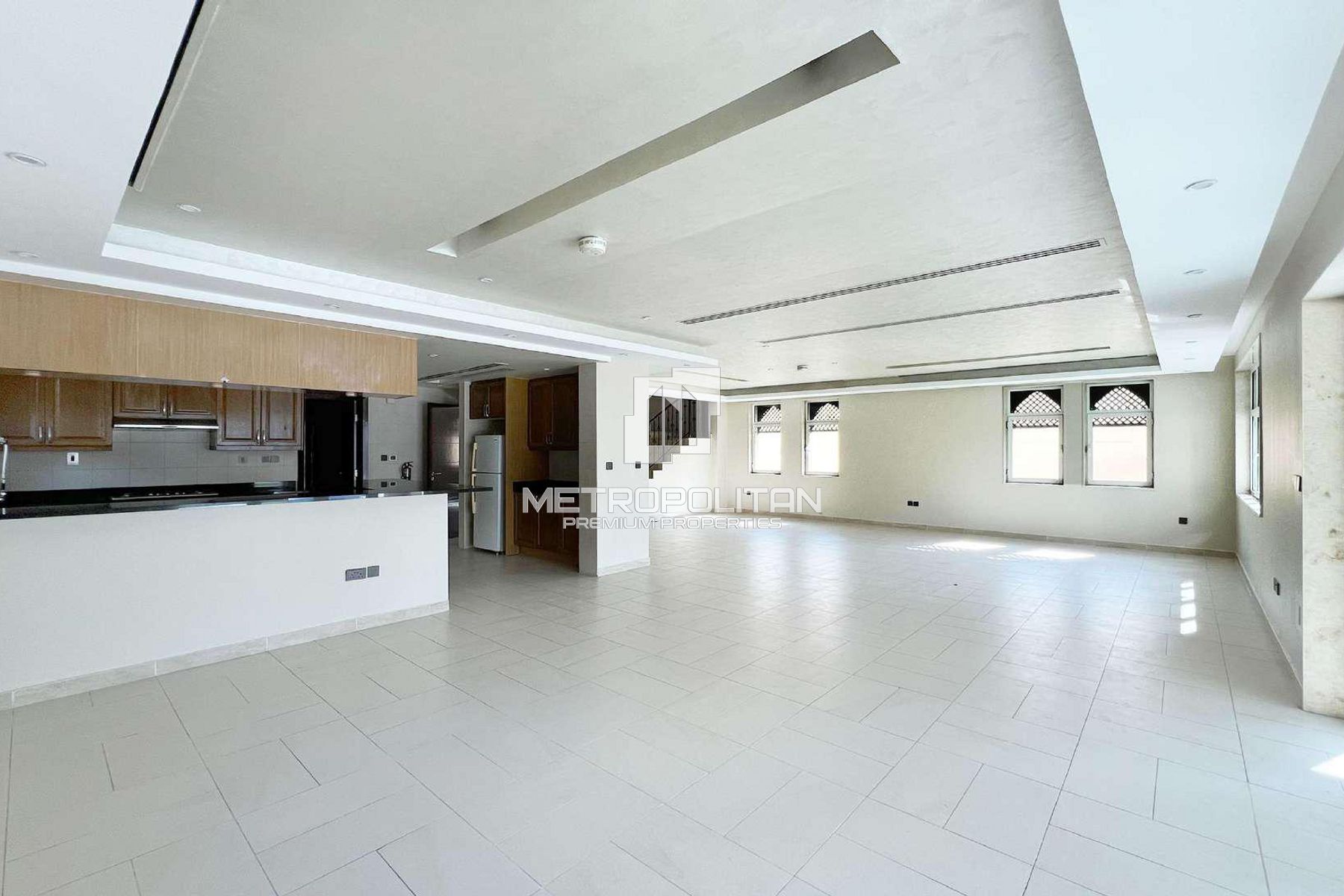 5BR Villa for Sale in Jumeirah Park – MPS-38943 photo-2