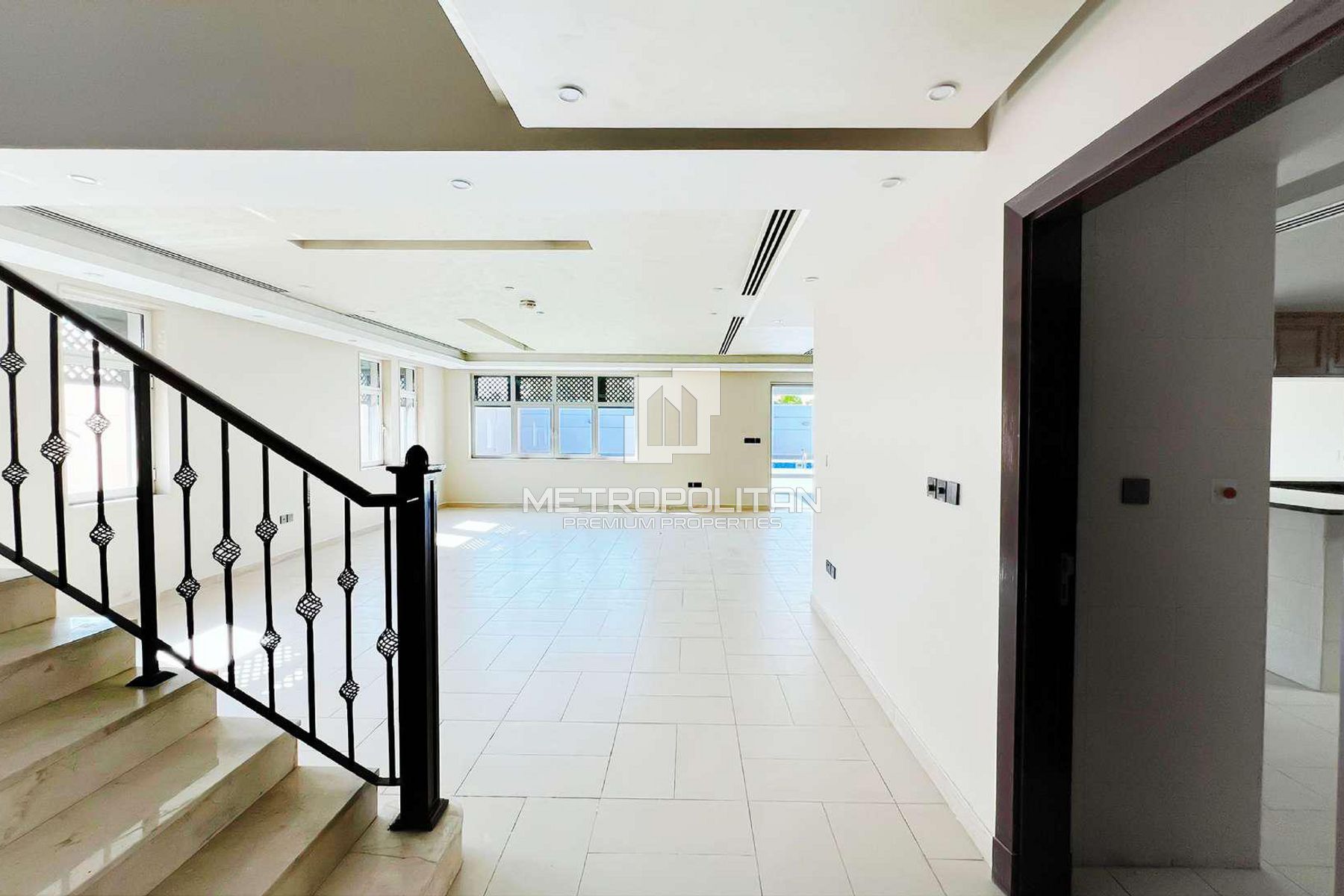 5BR Villa for Sale in Jumeirah Park – MPS-38943 photo-3
