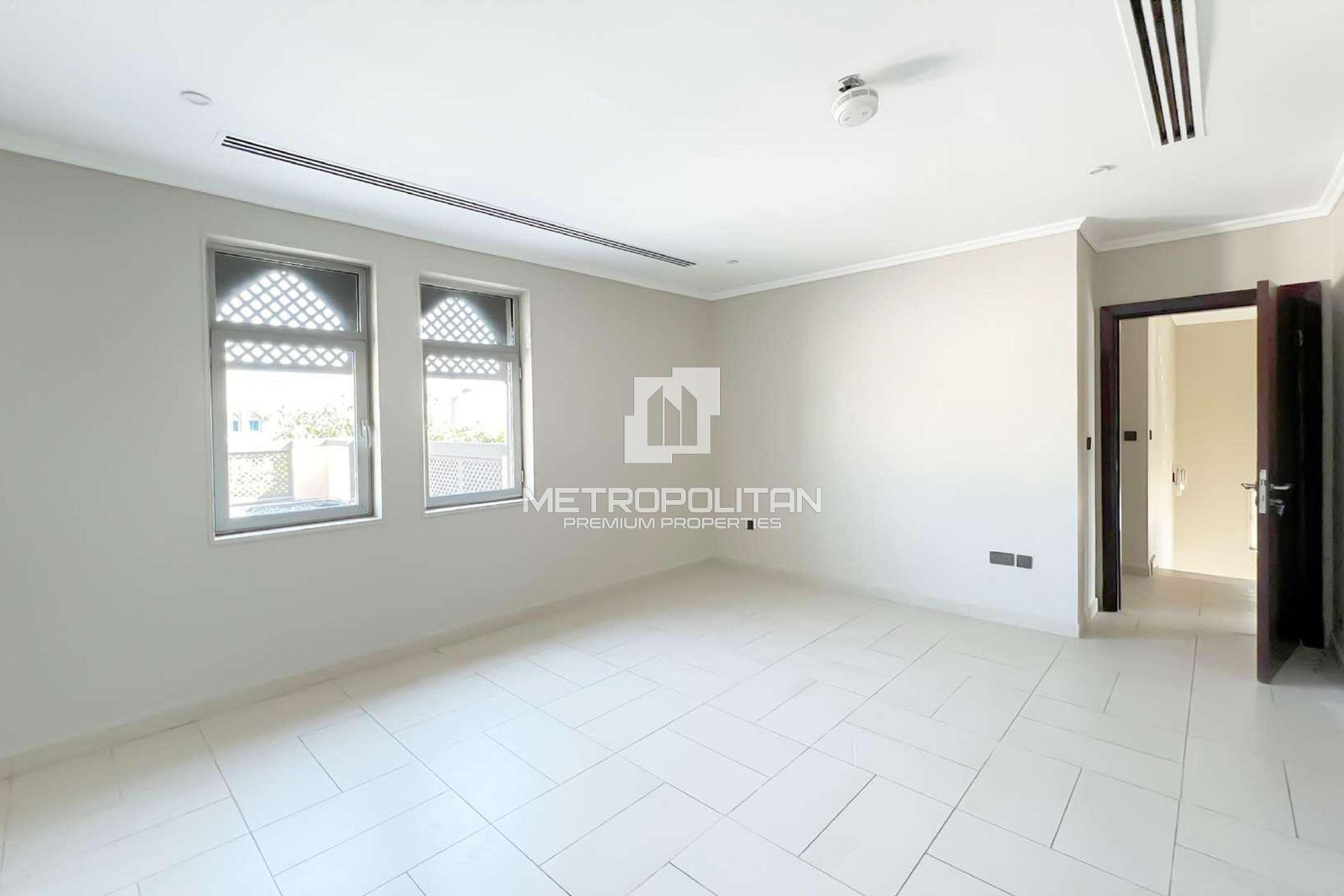 5BR Villa for Sale in Jumeirah Park – MPS-38943 photo-4