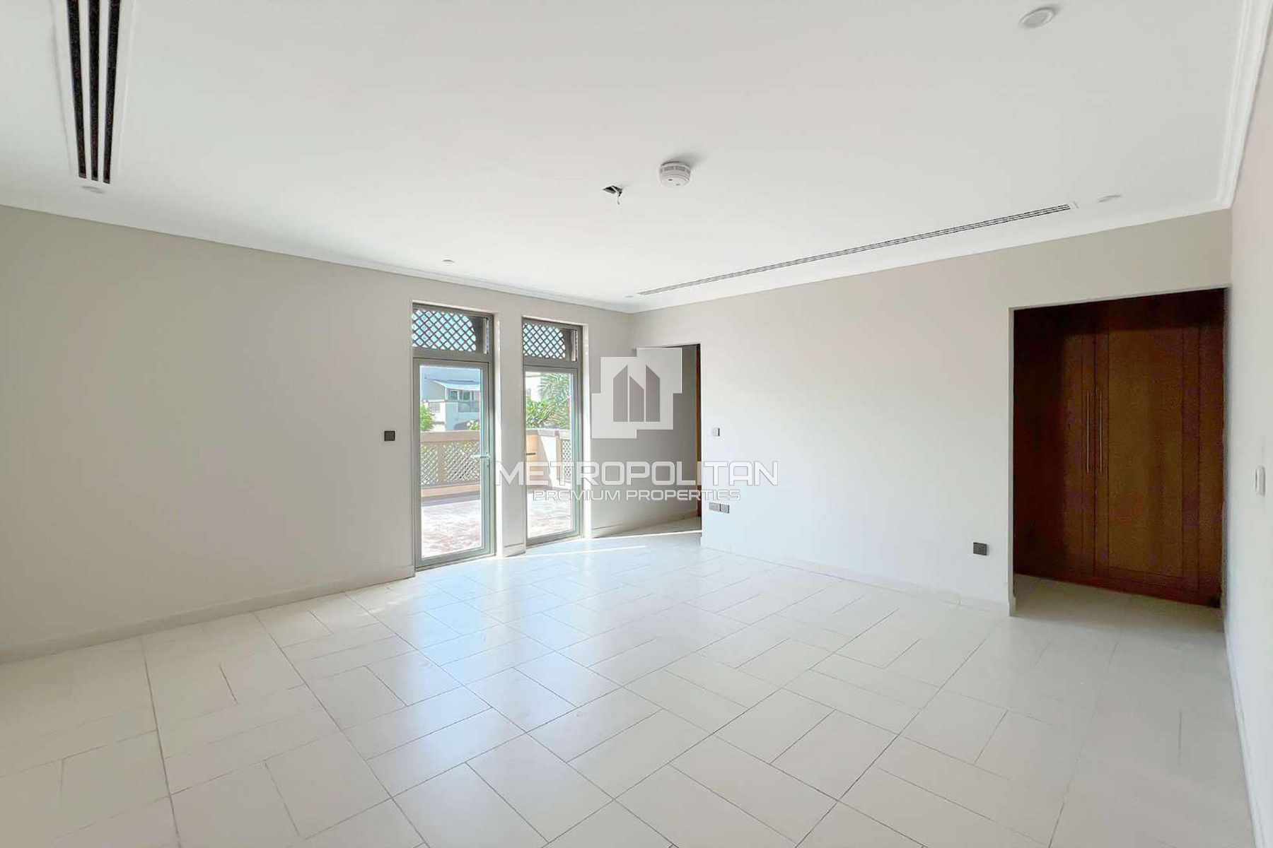 5BR Villa for Sale in Jumeirah Park – MPS-38943 photo-5
