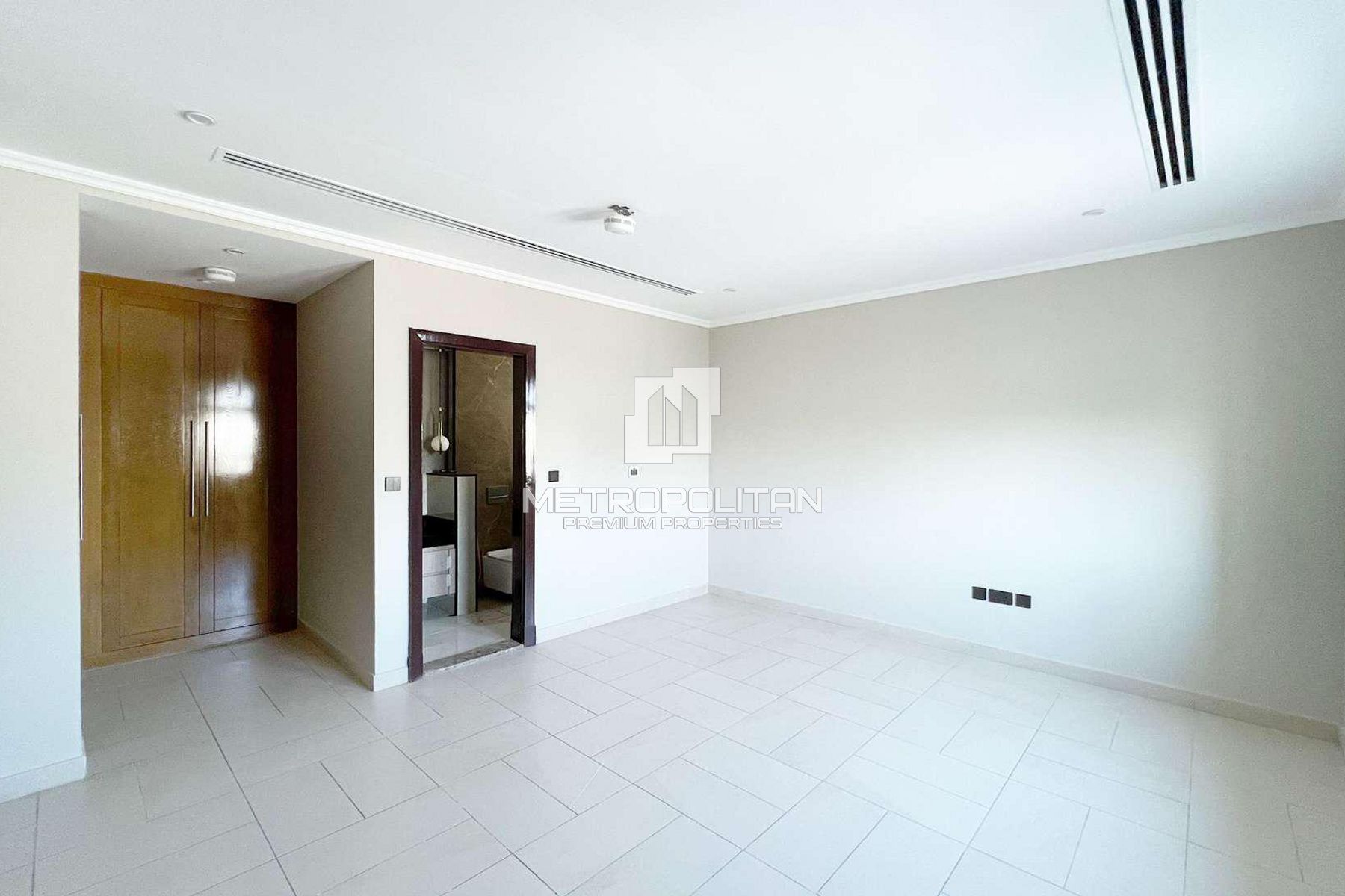 5BR Villa for Sale in Jumeirah Park – MPS-38943 photo-8