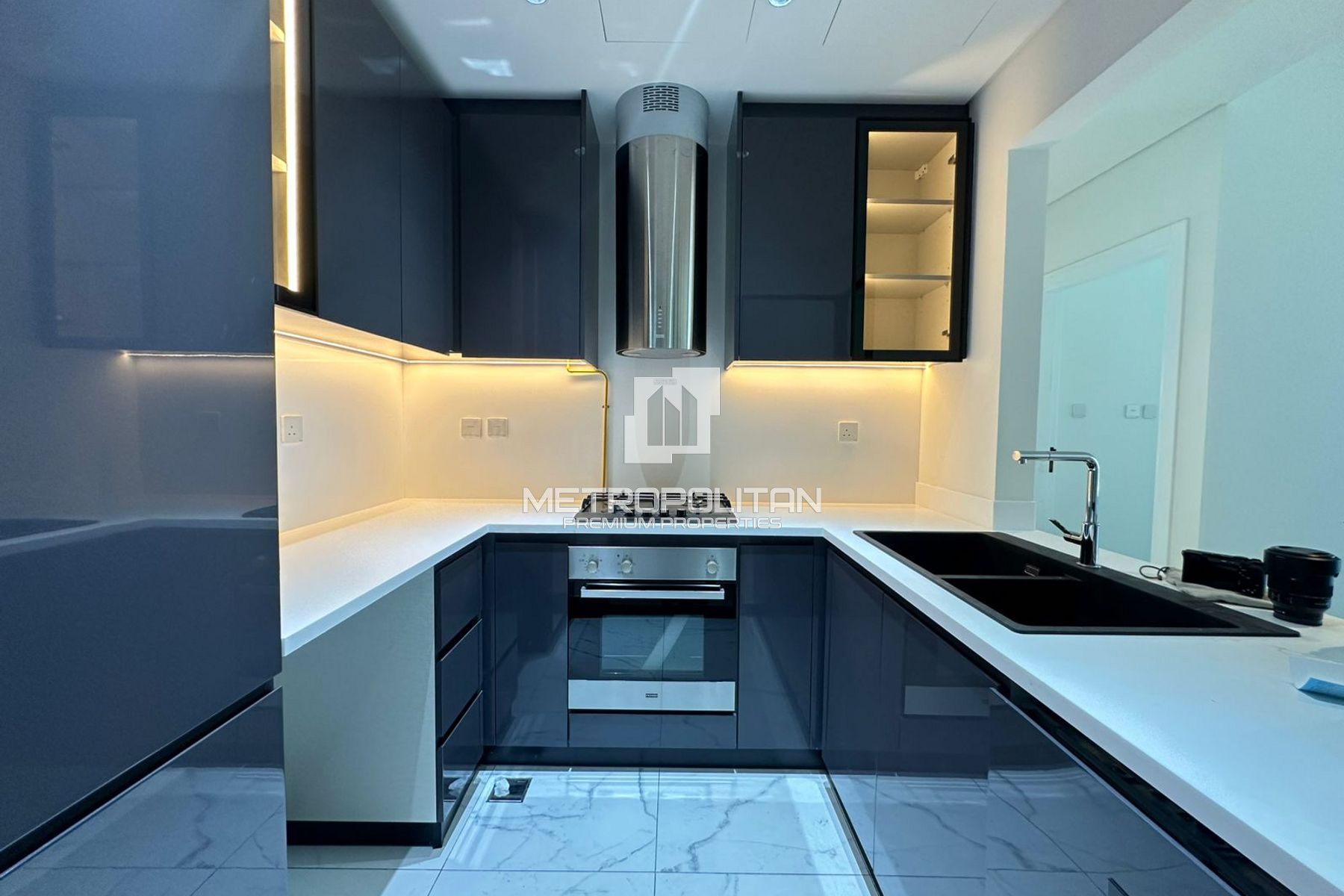 High End Unit | Exceptional Finishing | Vacant photo-2