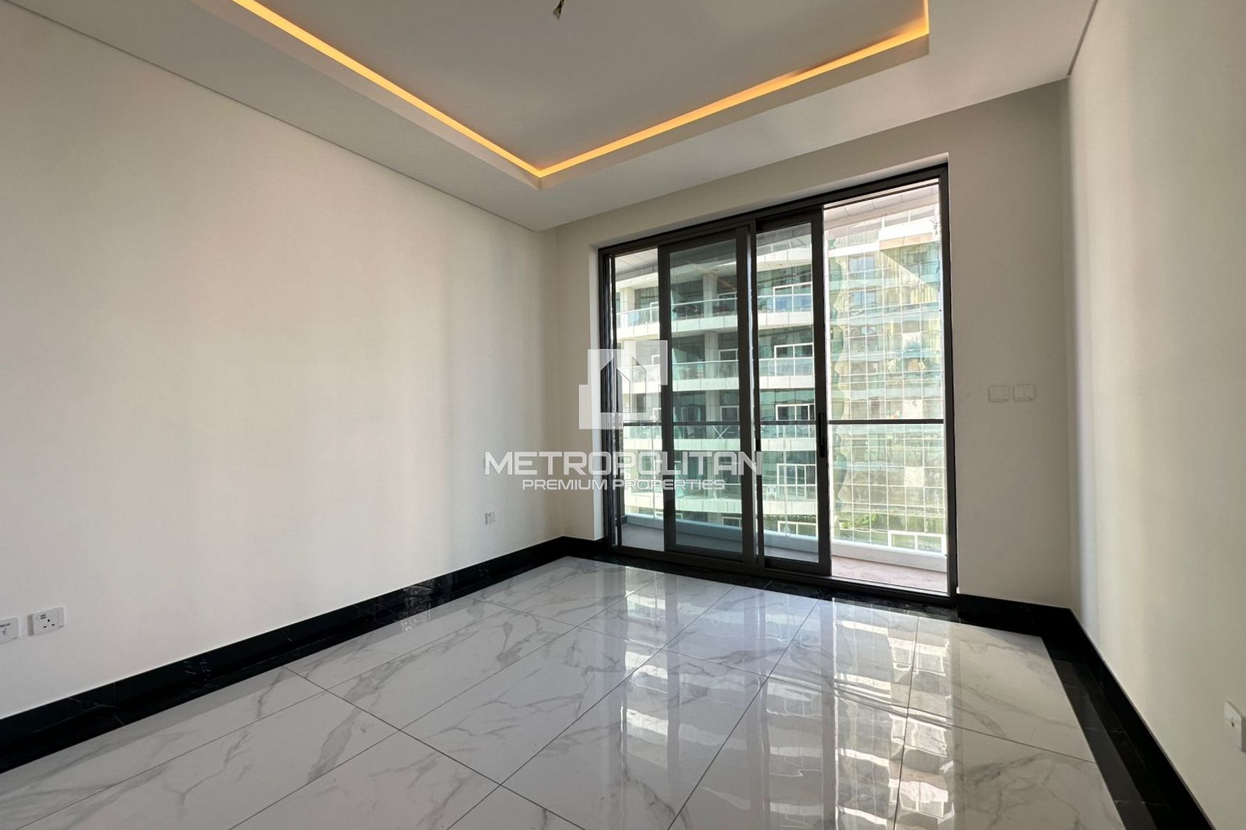 High End Unit | Exceptional Finishing | Vacant photo-5