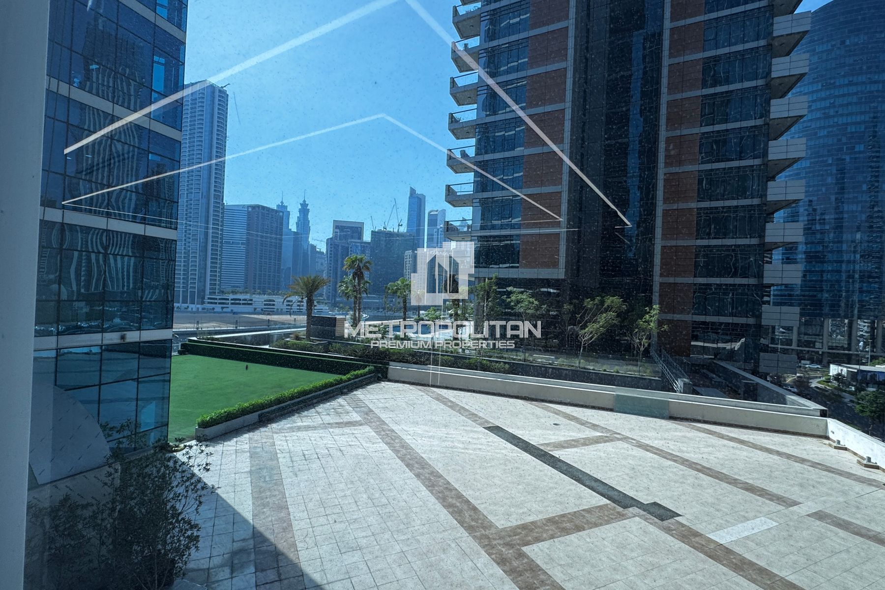 Image - Lake Central, Business Bay, Dubai | Project - مكتب
