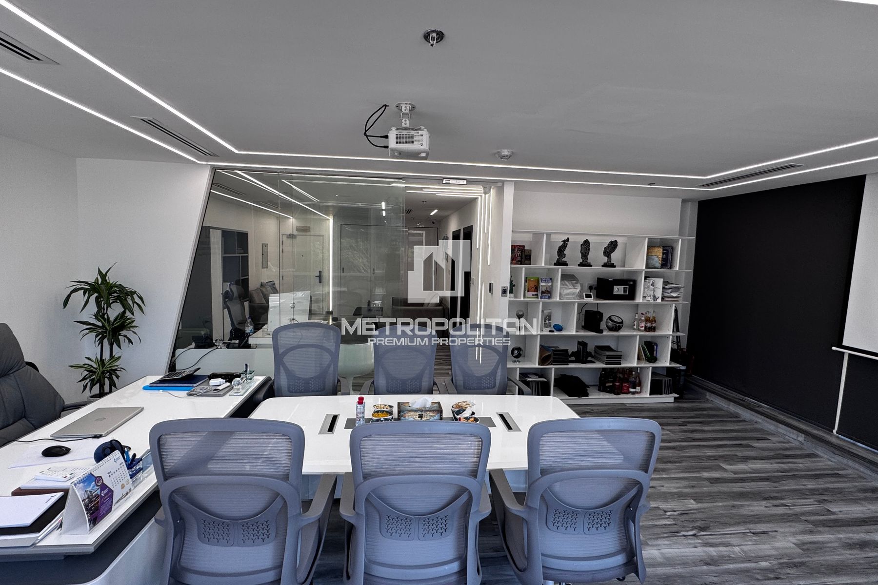 Image - Lake Central, Business Bay, Dubai | Project - مكتب