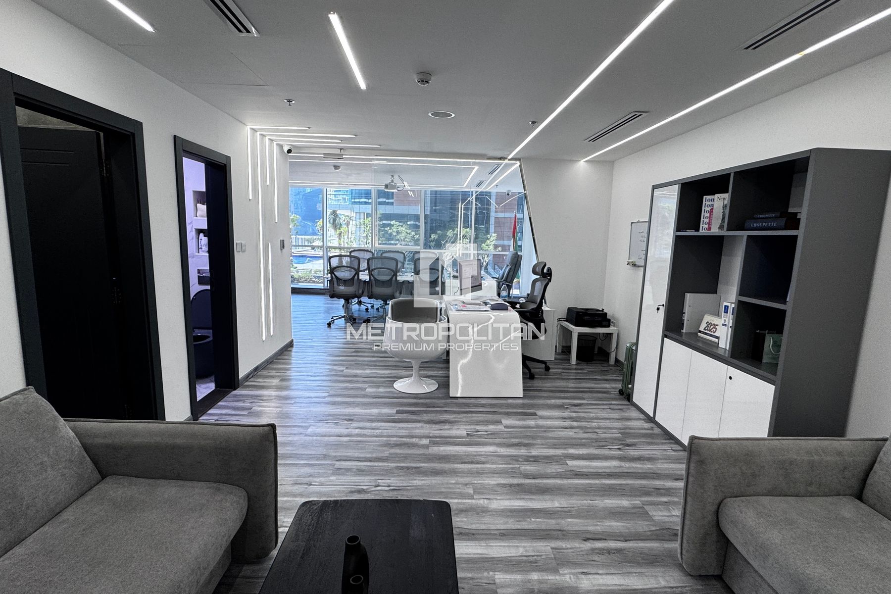 Image - Lake Central, Business Bay, Dubai | Project - مكتب