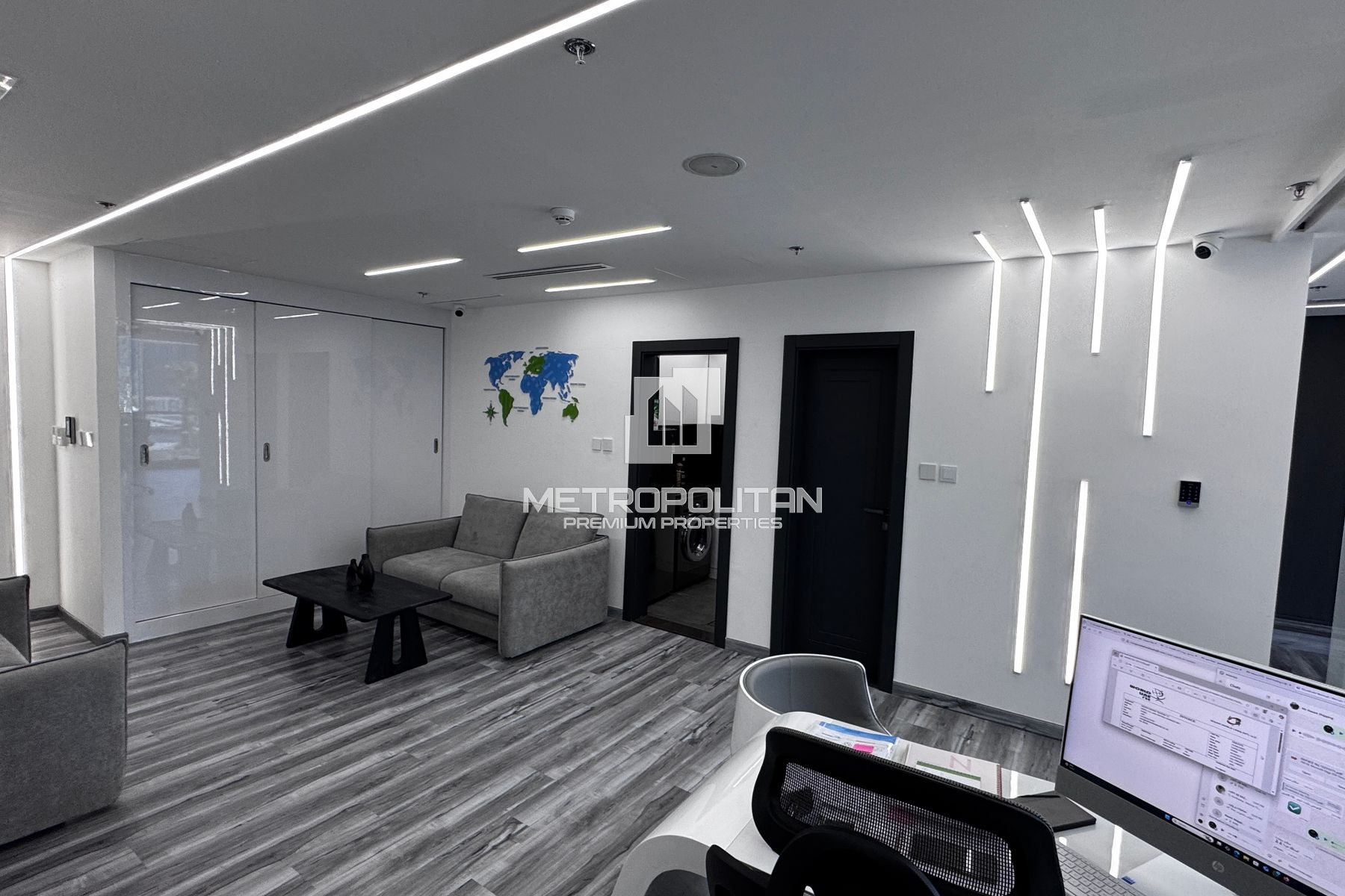 Image - Lake Central, Business Bay, Dubai | Project - مكتب