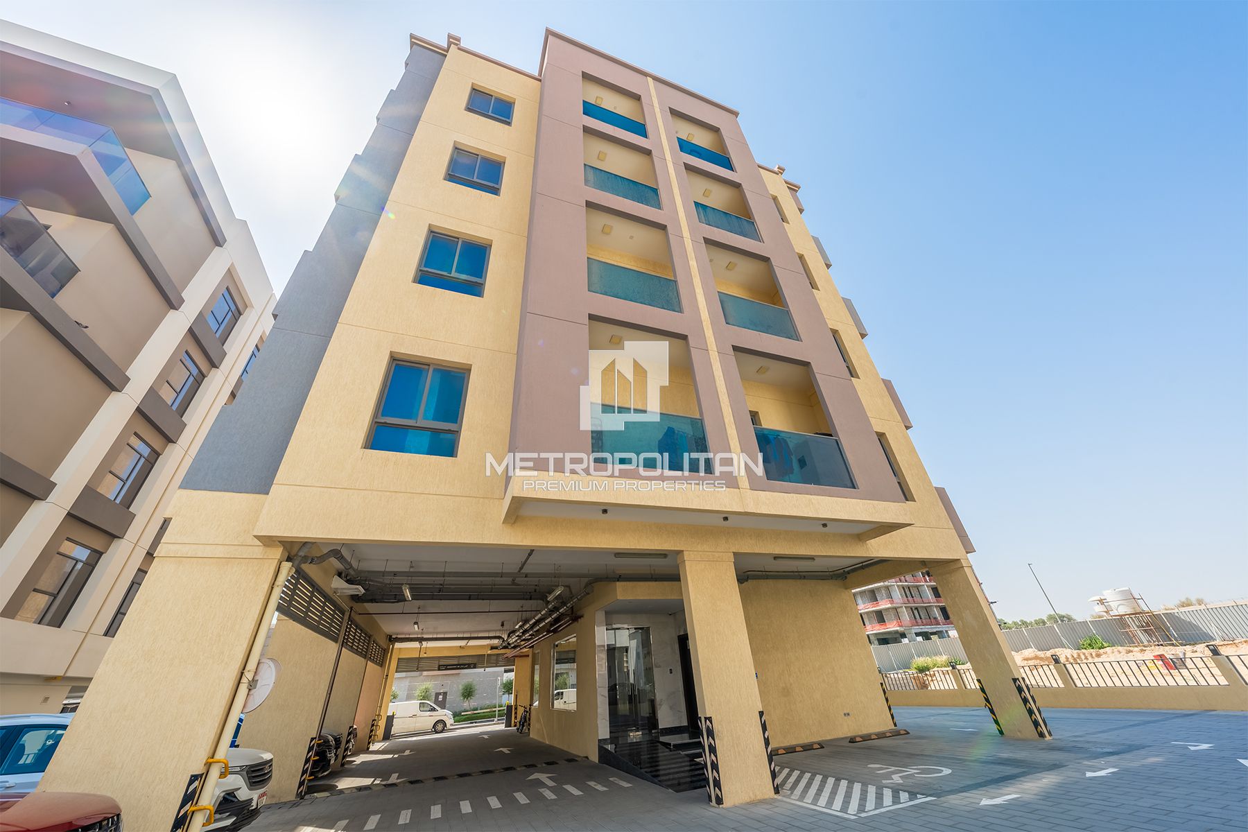 12-комнатное жилое здание на продажу в Wadi Al Safa 2 – MPS-41267 photo-0