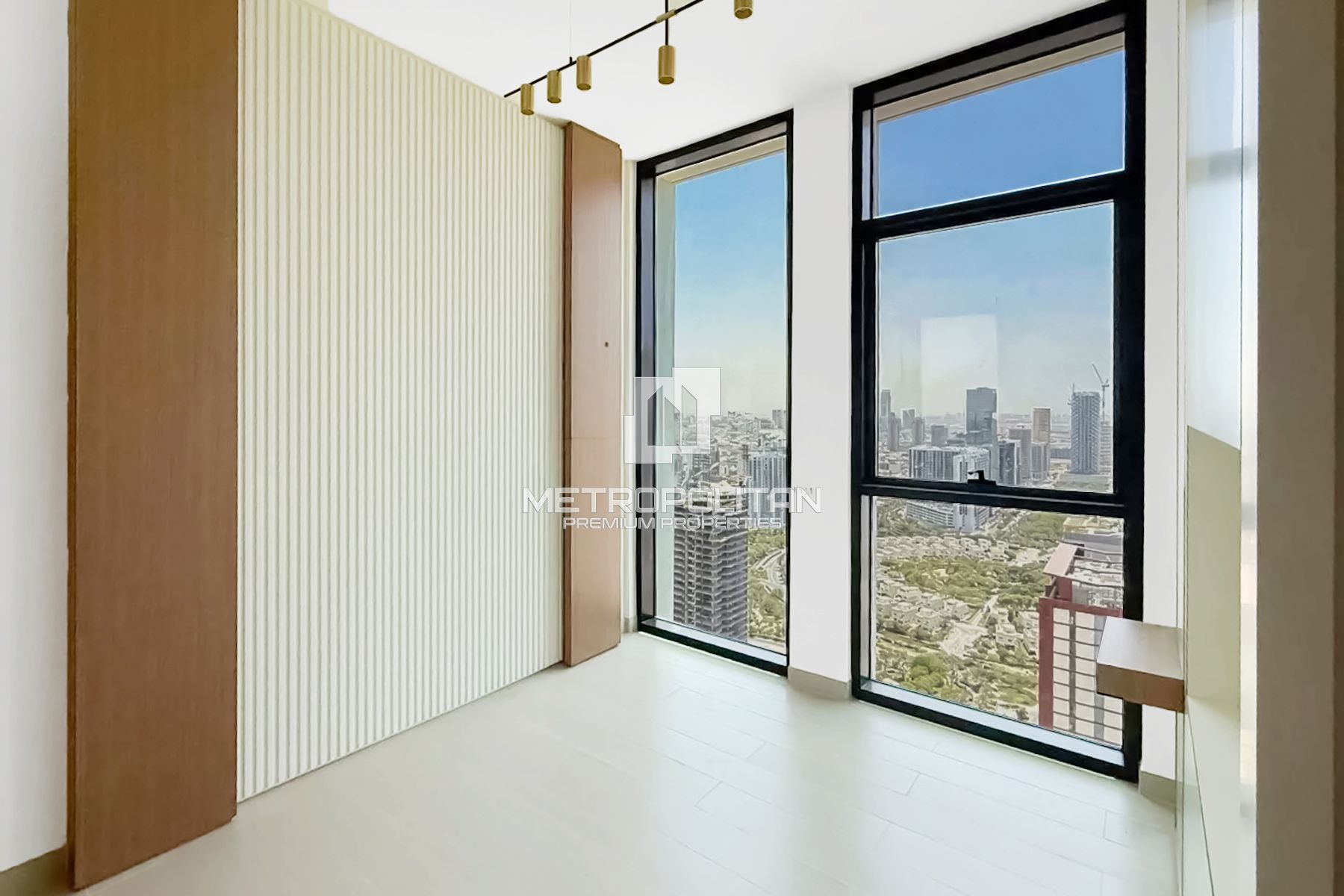 Modern Design| Skyline View| Prime Investment Deal photo-1