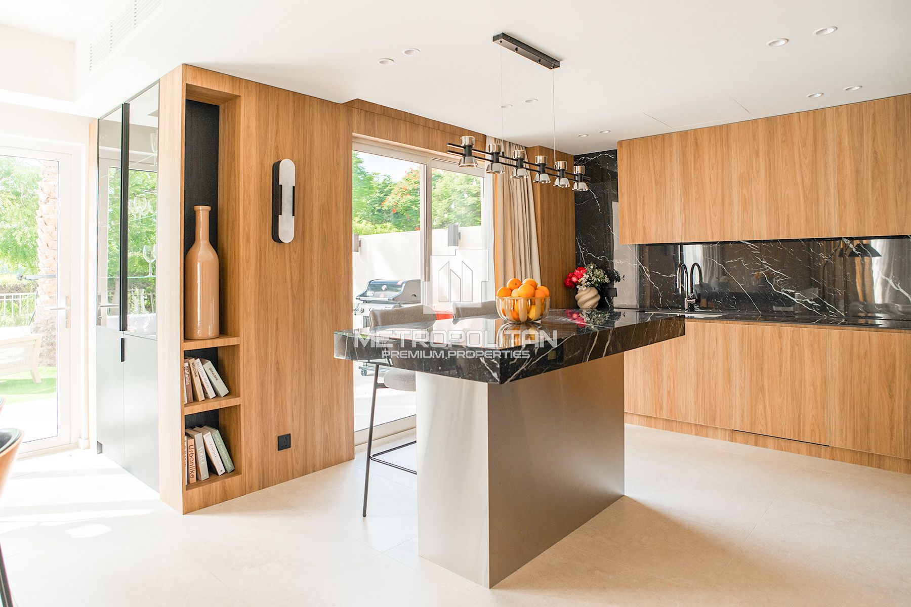 Renovated Townhouse | Expanded Layout | Single Row photo-2