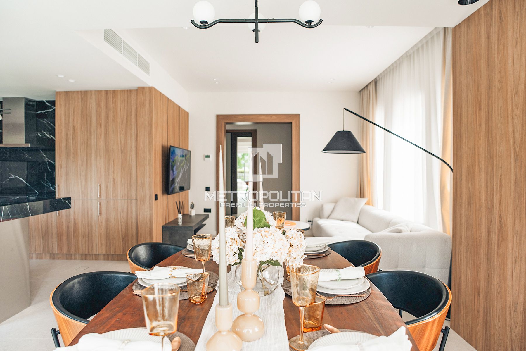 Renovated Townhouse | Expanded Layout | Single Row photo-3