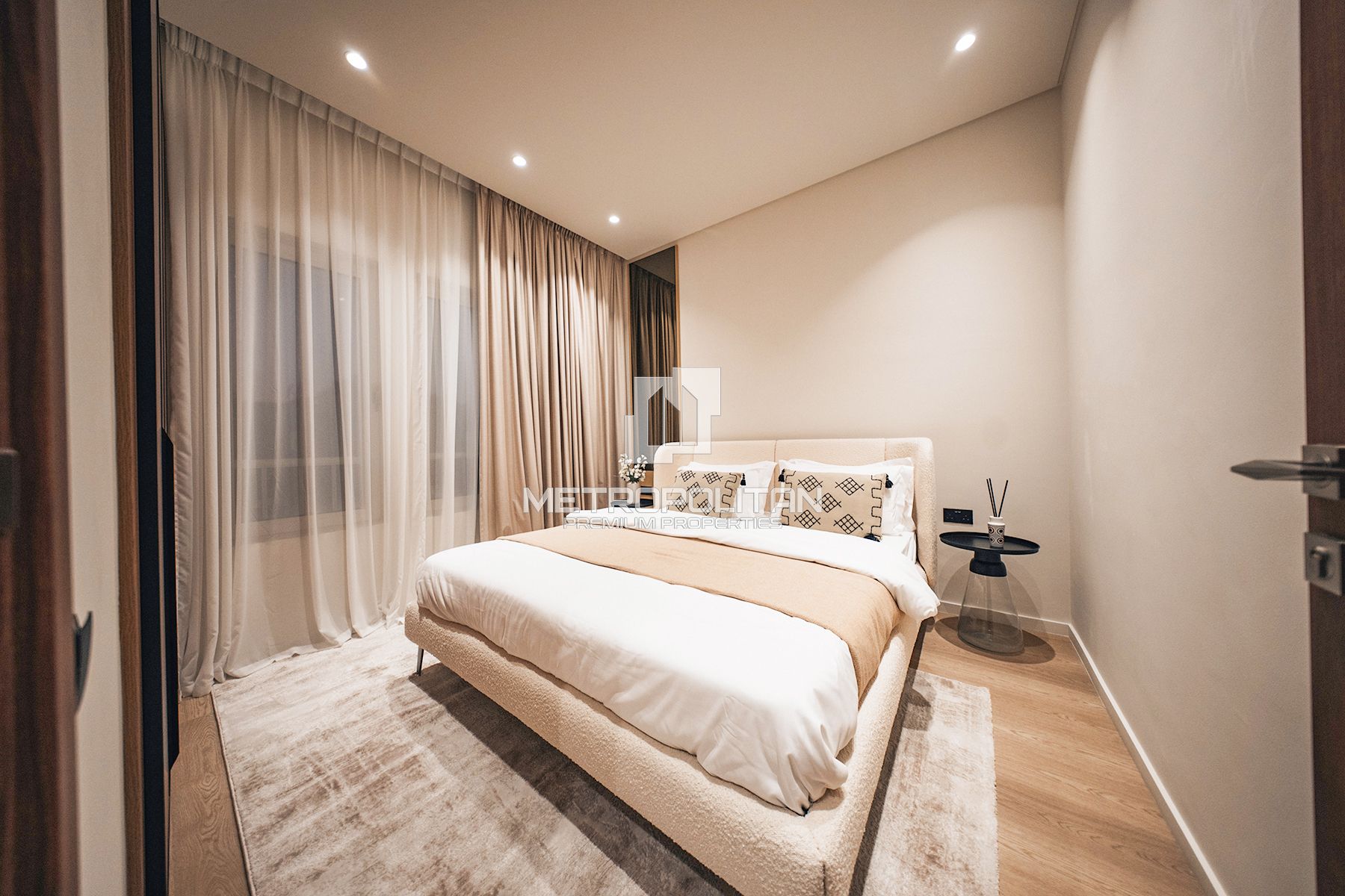 Renovated Townhouse | Expanded Layout | Single Row photo-10