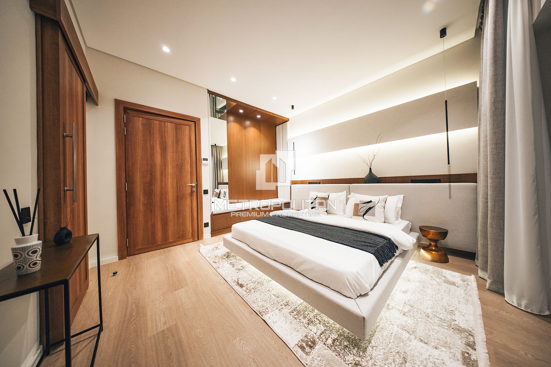 Renovated Townhouse | Expanded Layout | Single Row photo-12