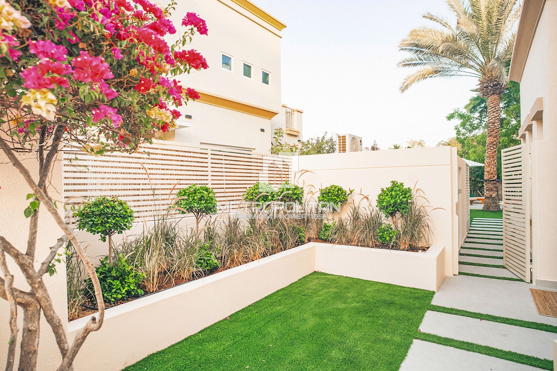 Renovated Townhouse | Expanded Layout | Single Row photo-16