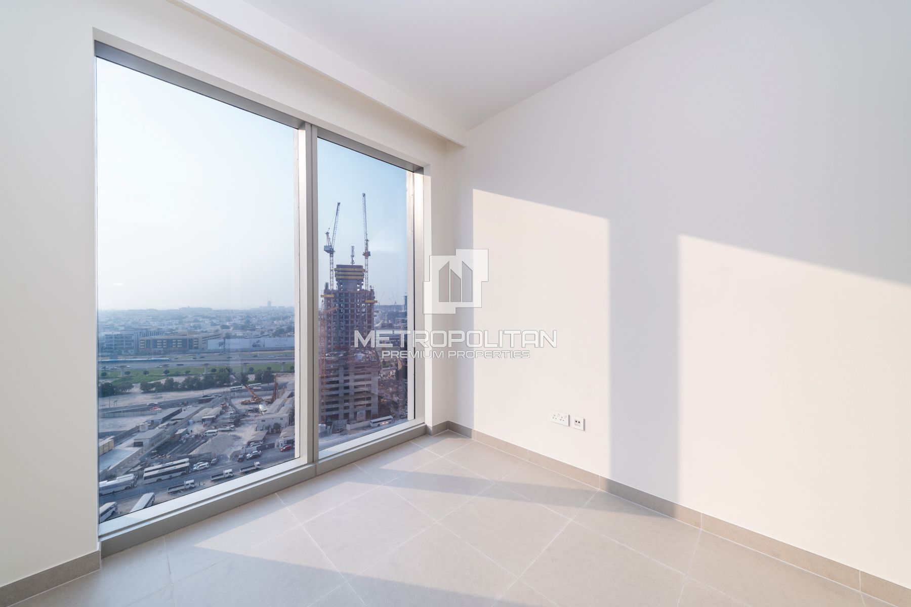 New to Market | Prestigious Address | Vacant photo-3