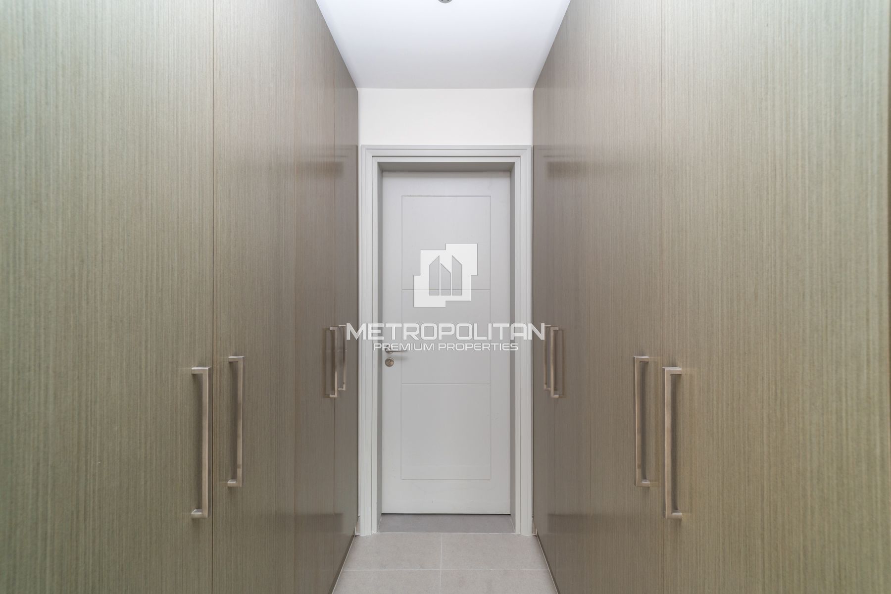 New to Market | Prestigious Address | Vacant photo-10