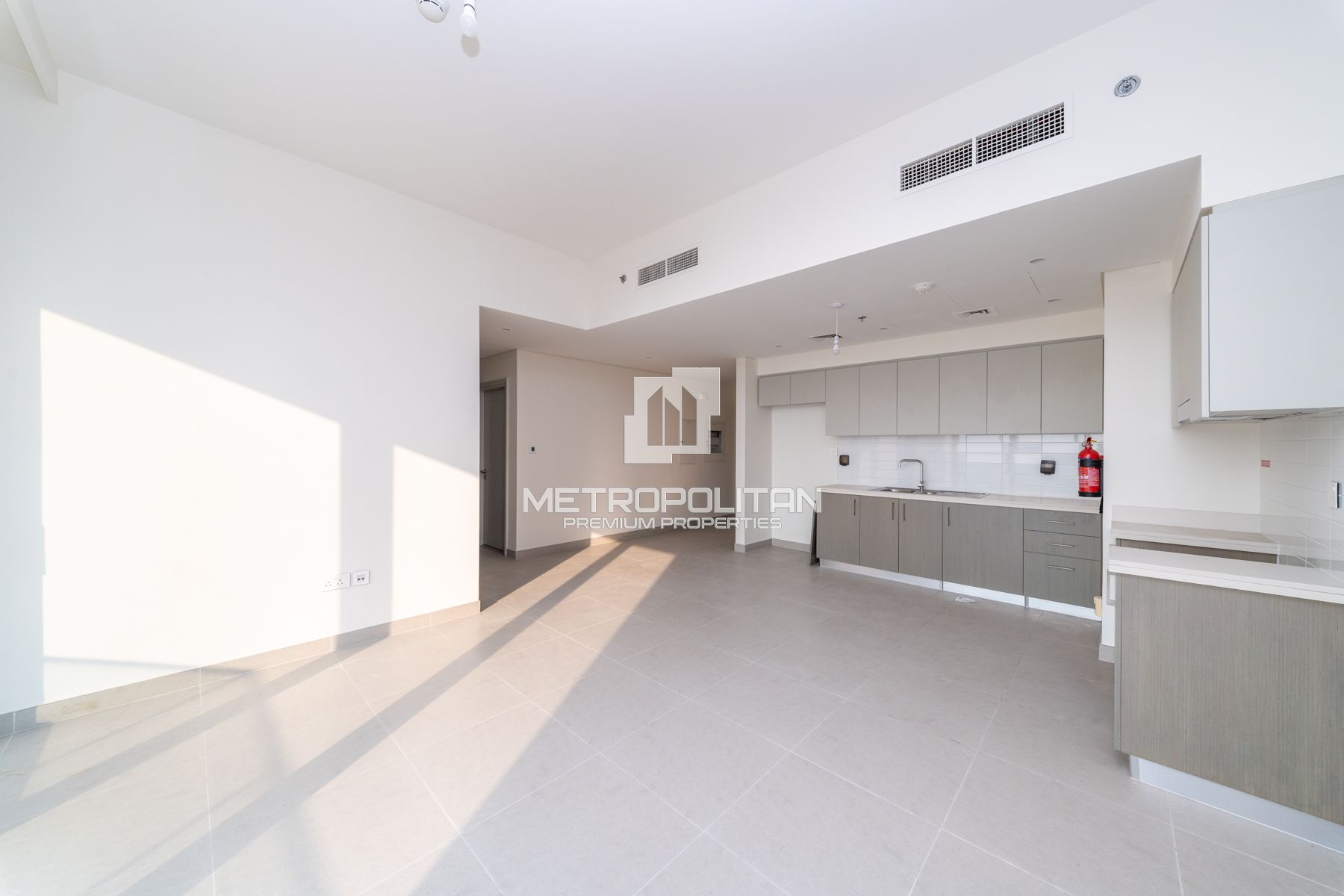 New to Market | Prestigious Address | Vacant photo-11