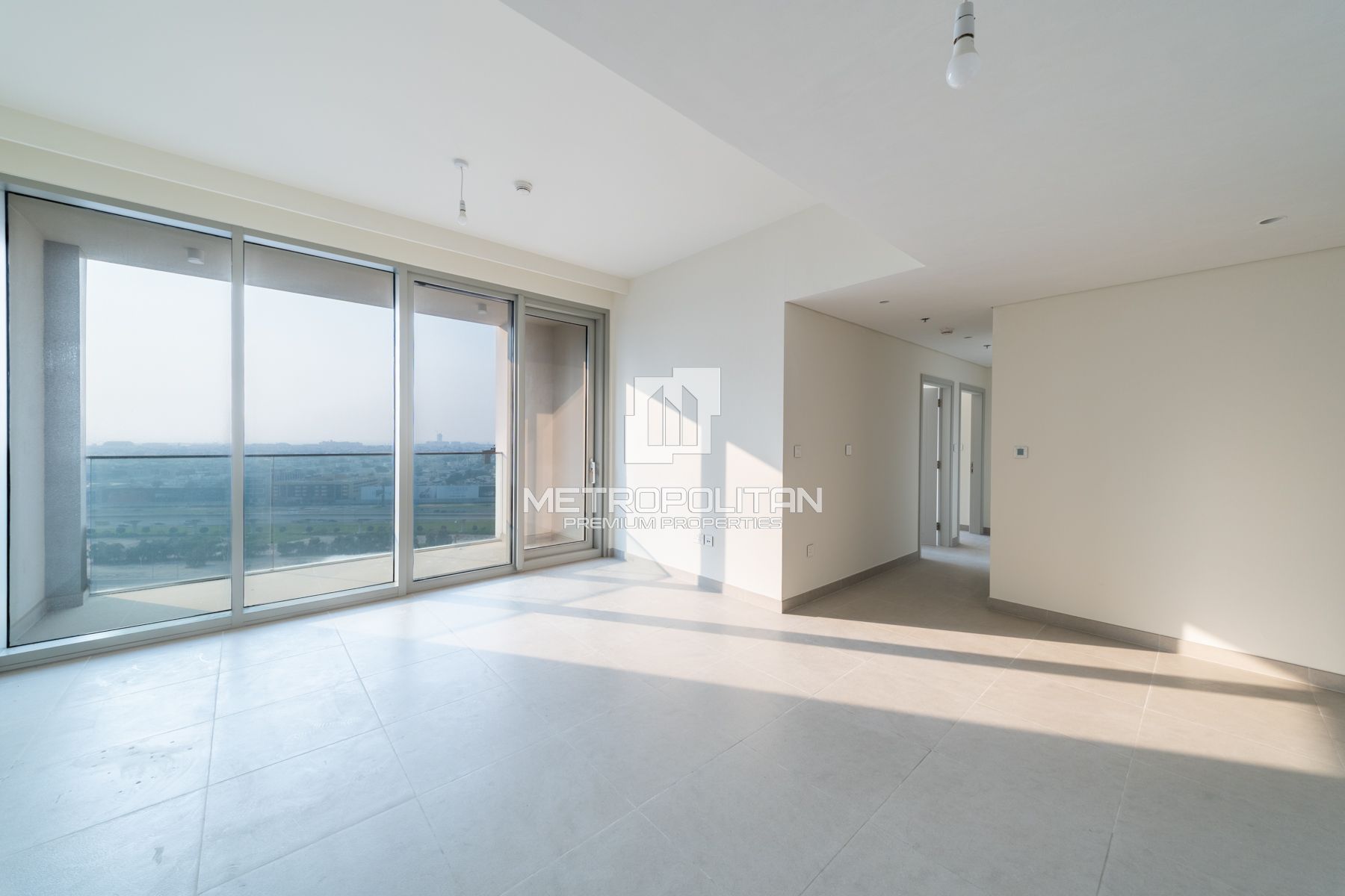 New to Market | Prestigious Address | Vacant photo-16