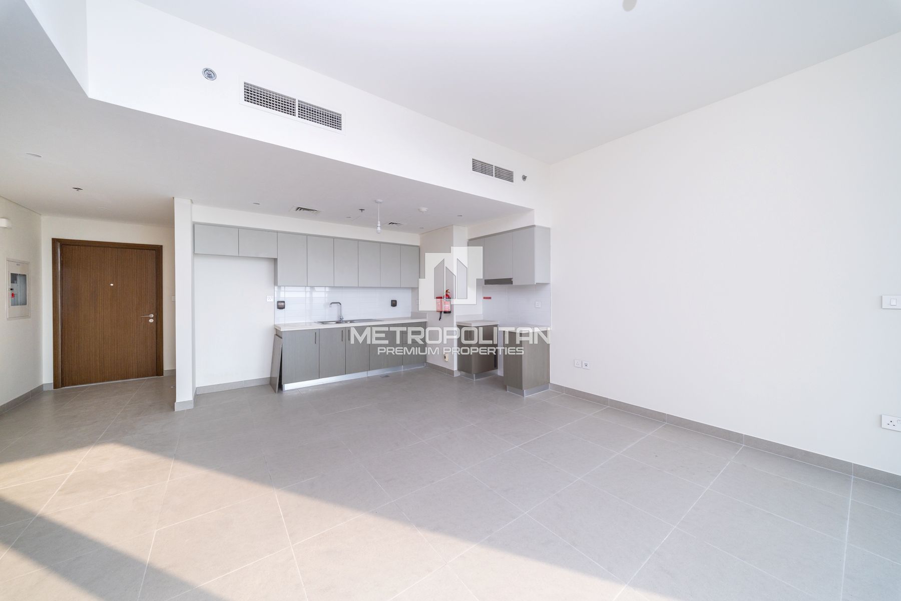 New to Market | Prestigious Address | Vacant photo-17