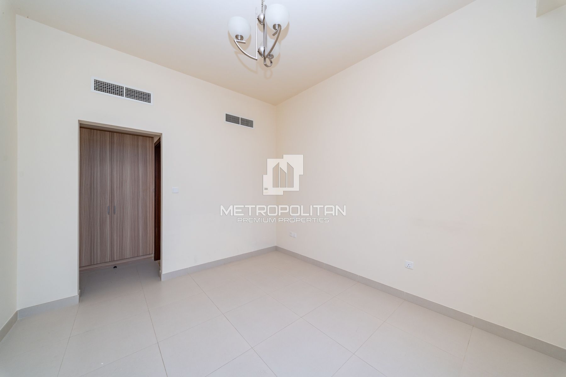 Single Row | Close to Amenities | Mid Unit photo-9