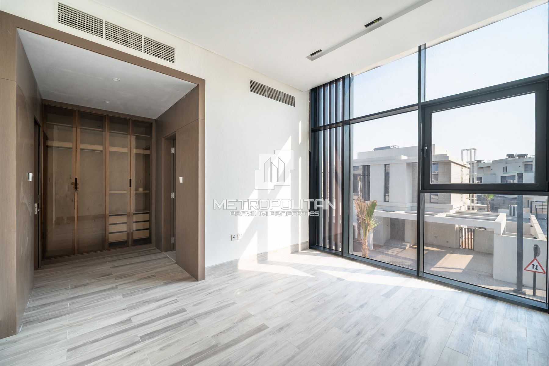 Exclusive Upgraded Villa | Premium Corner Plot photo-6