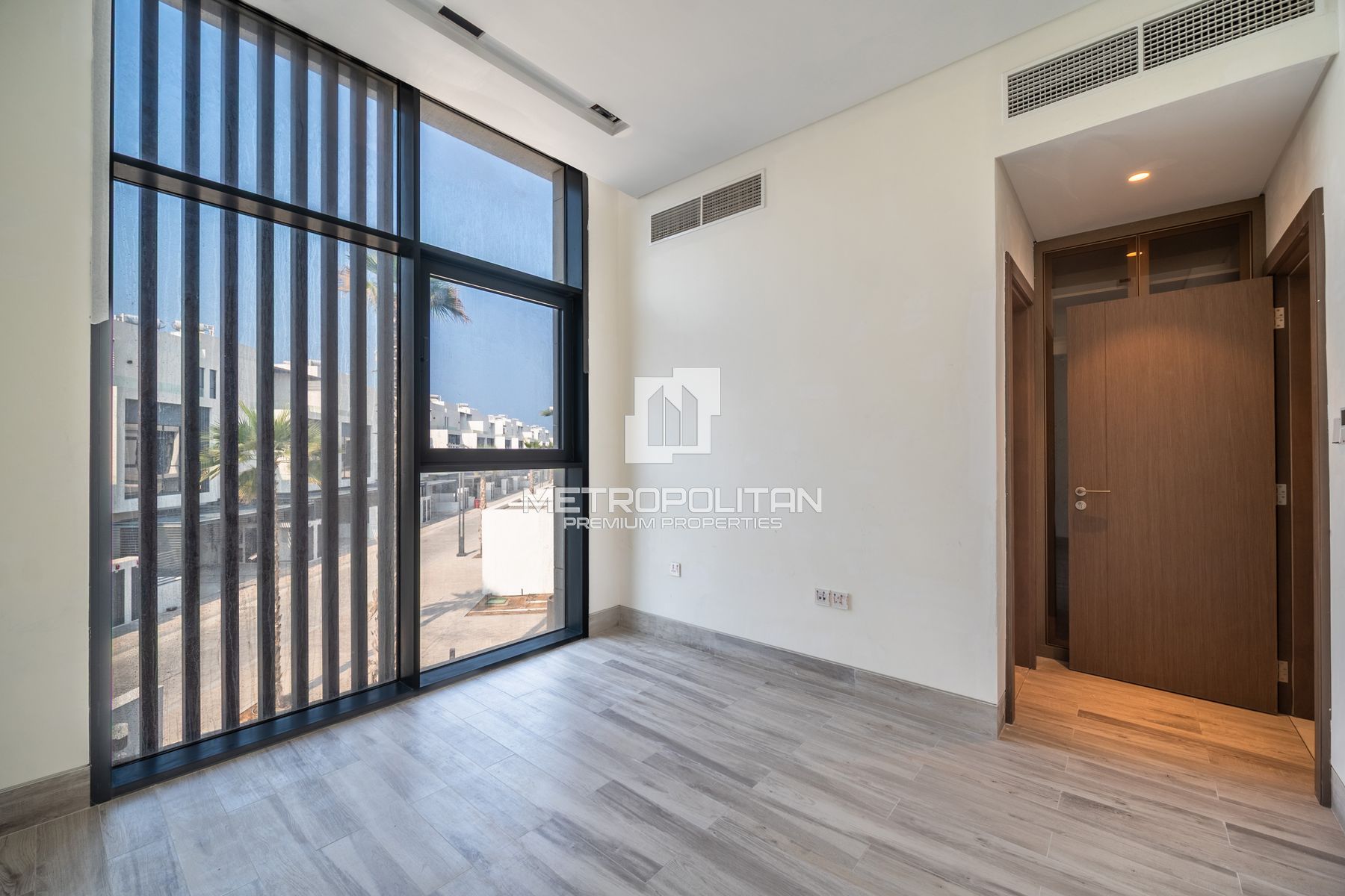 Exclusive Upgraded Villa | Premium Corner Plot photo-7