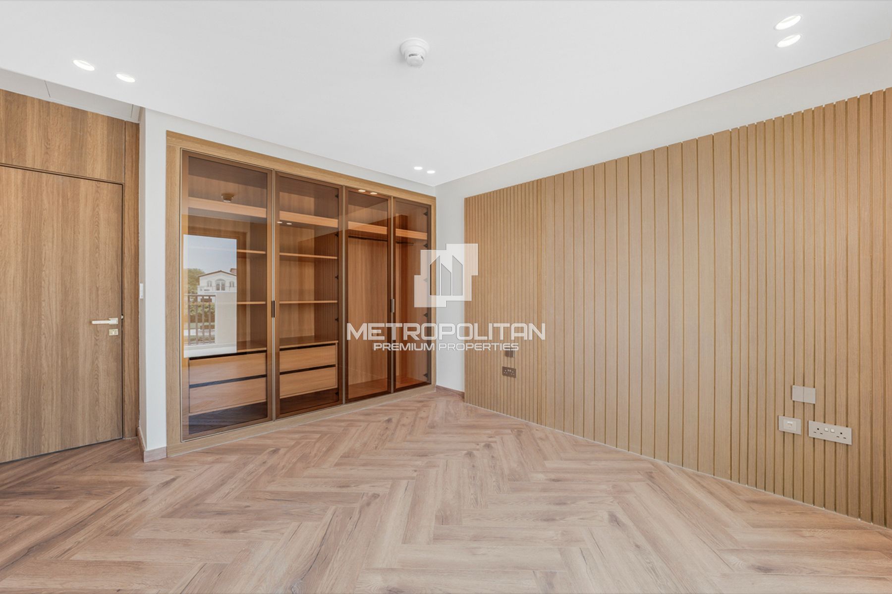 Ready For Living | Brand New | Spacious Layout photo-4