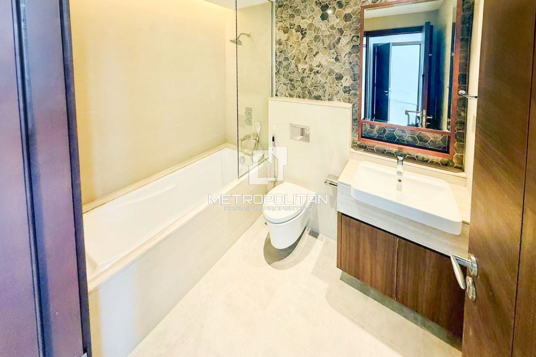 Spacious 1 Bed | Large Layout | Prime Location photo-9